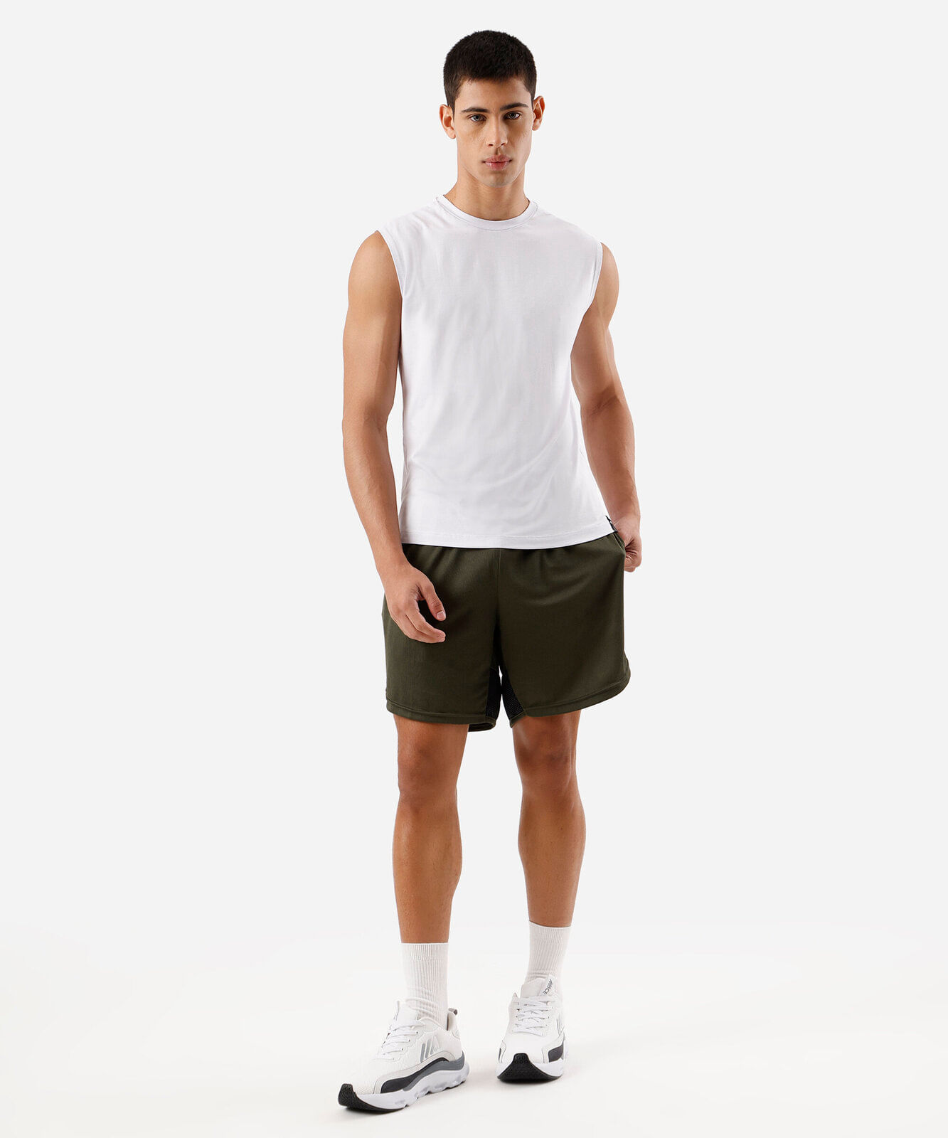 short masculino esportivo texturizado com recorte verde