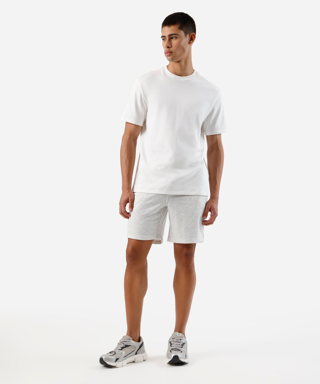 bermuda esportiva reta masculina de moletinho cinza