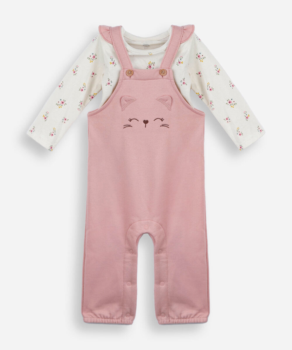 jardineira infantil com bordado e blusa rosa