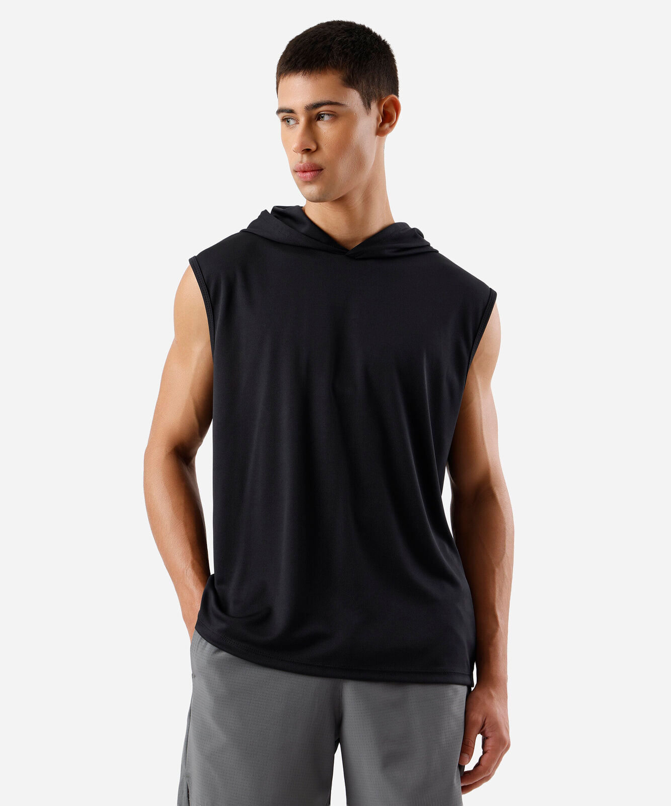 regata esportiva masculina com capuz cinza
