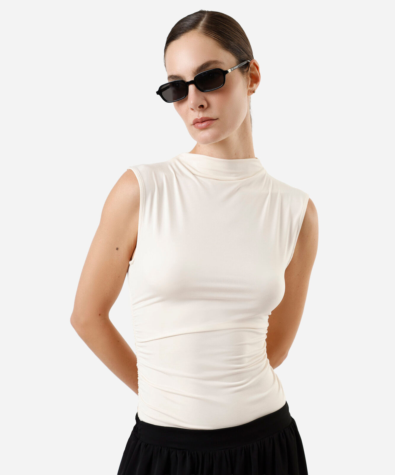 blusa feminina gola alta franzida off white