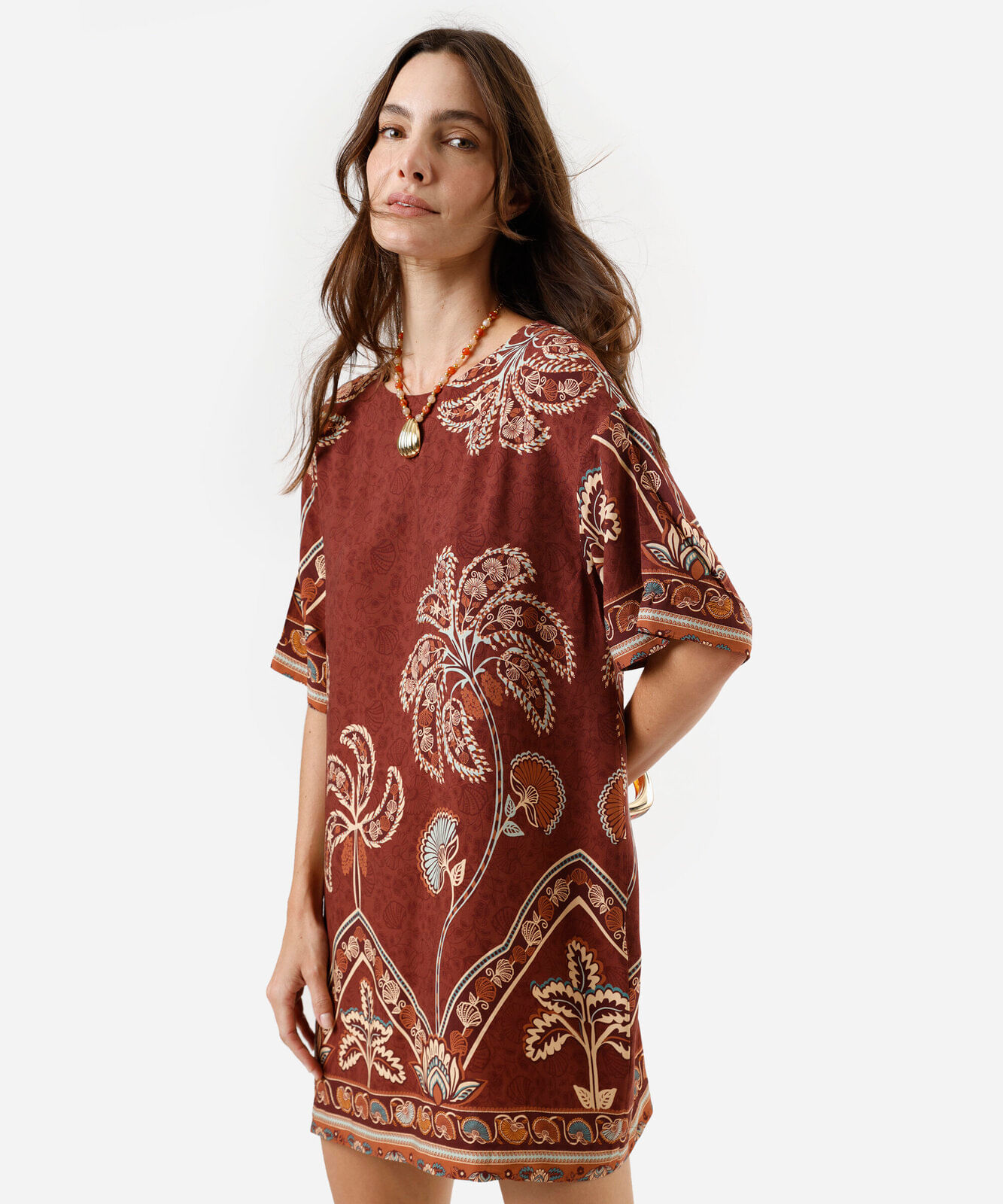 vestido curto feminino de viscose manga curta folhagens marrom