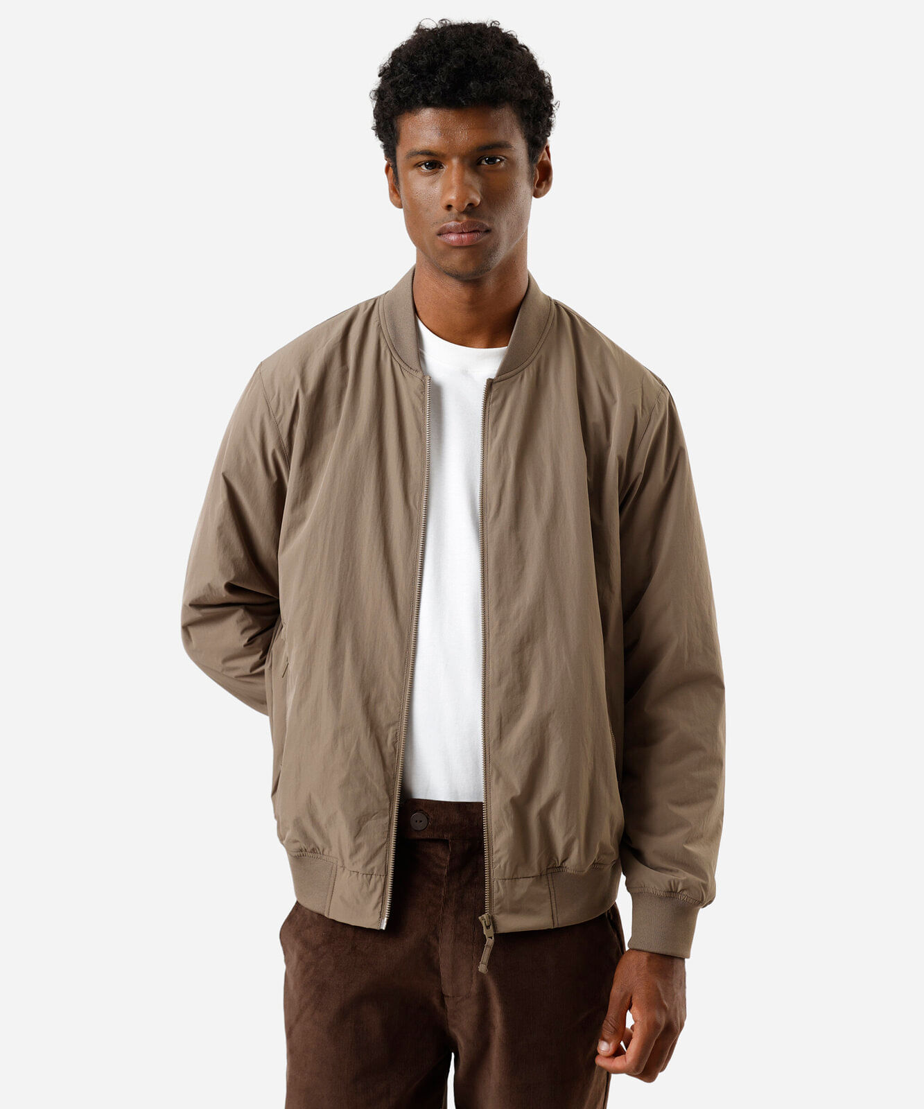 jaqueta bomber masculina com bolsos bege