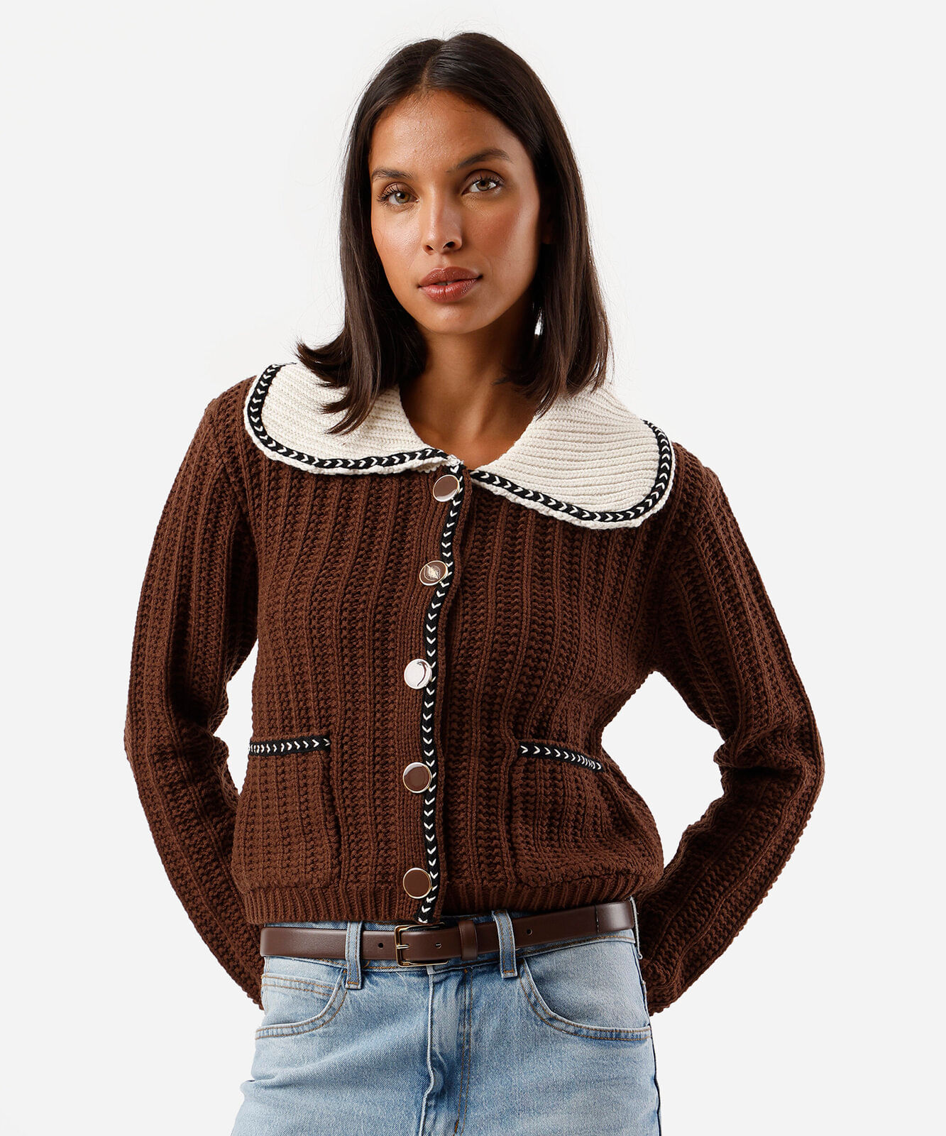 cardigan feminino de tricot com bolsos marrom