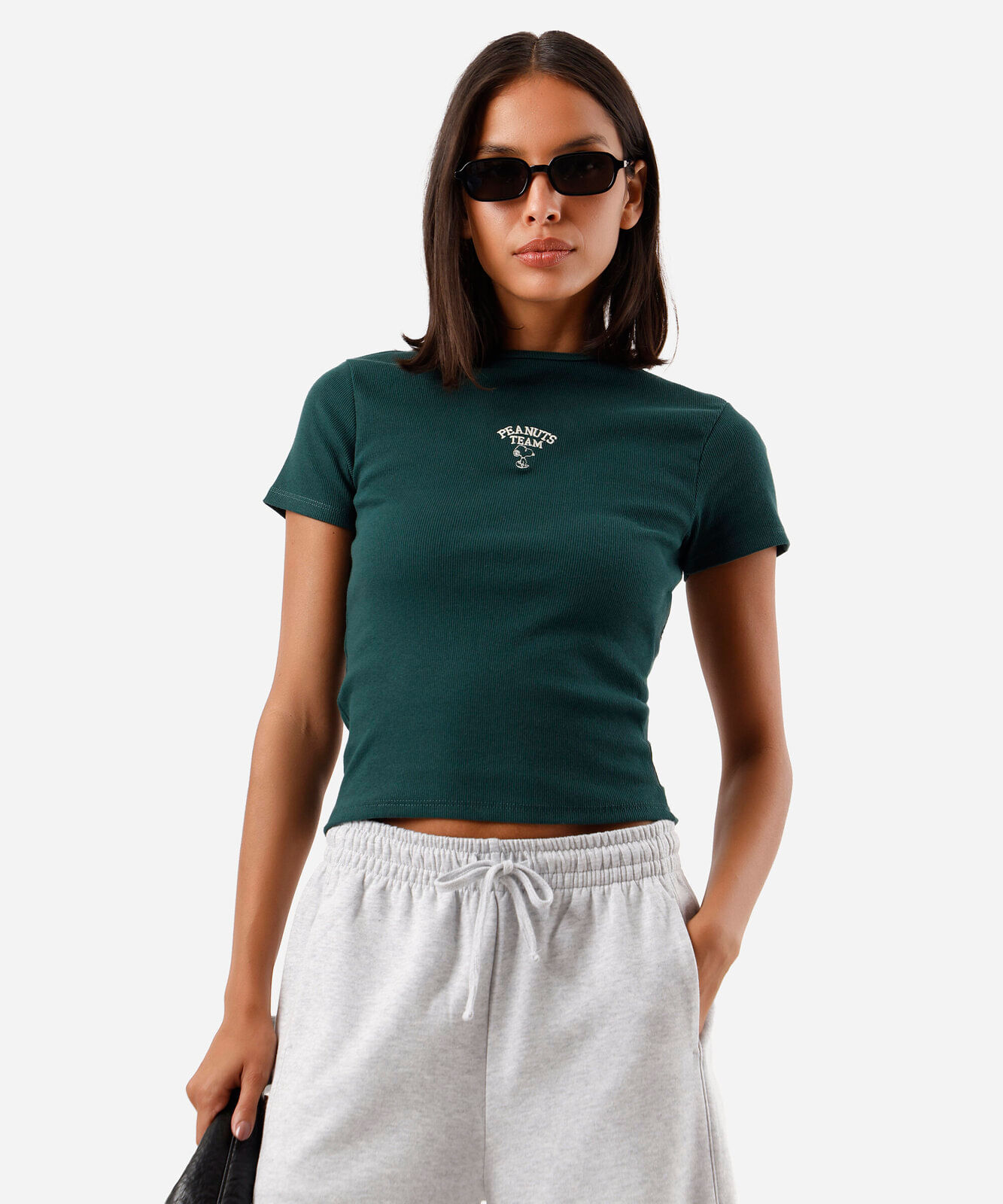 blusa baby look feminina de algodão manga curta canelada snoopy verde