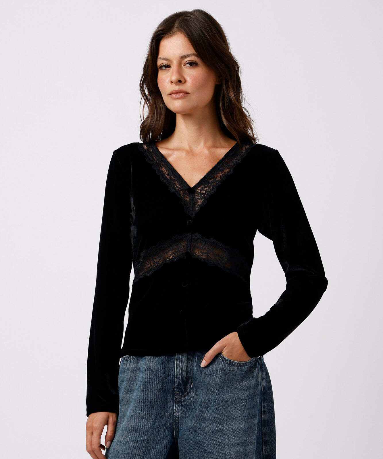 blusa feminina de veludo com renda e recortes mindset preta