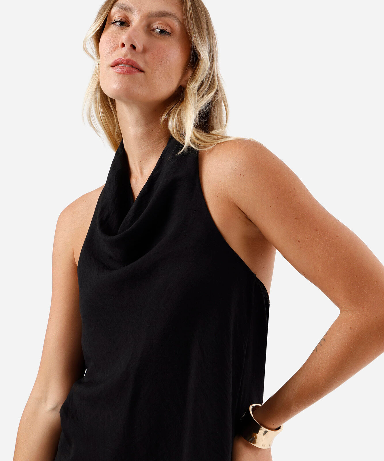 blusa frente única feminina com viscose decote degagê preta