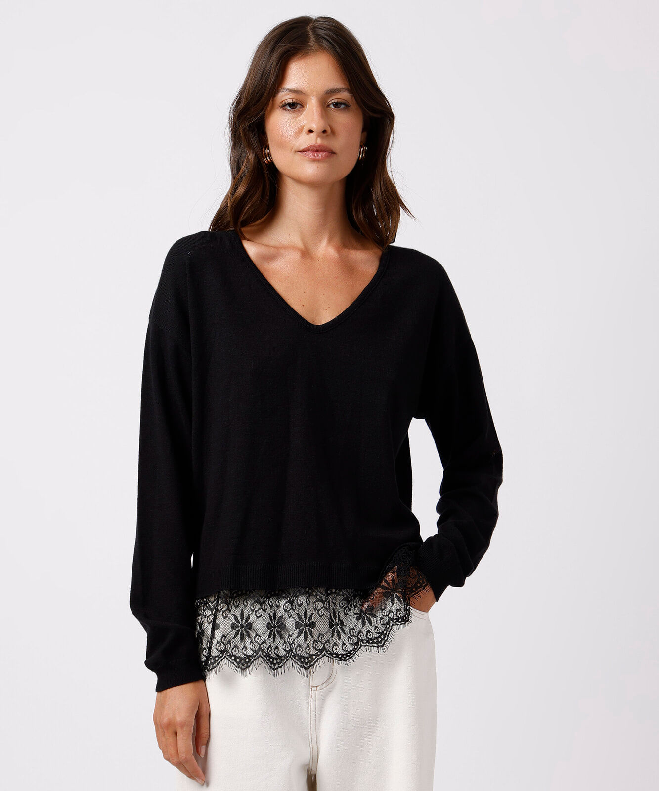 suéter feminino de tricot decote v com renda mindset preto