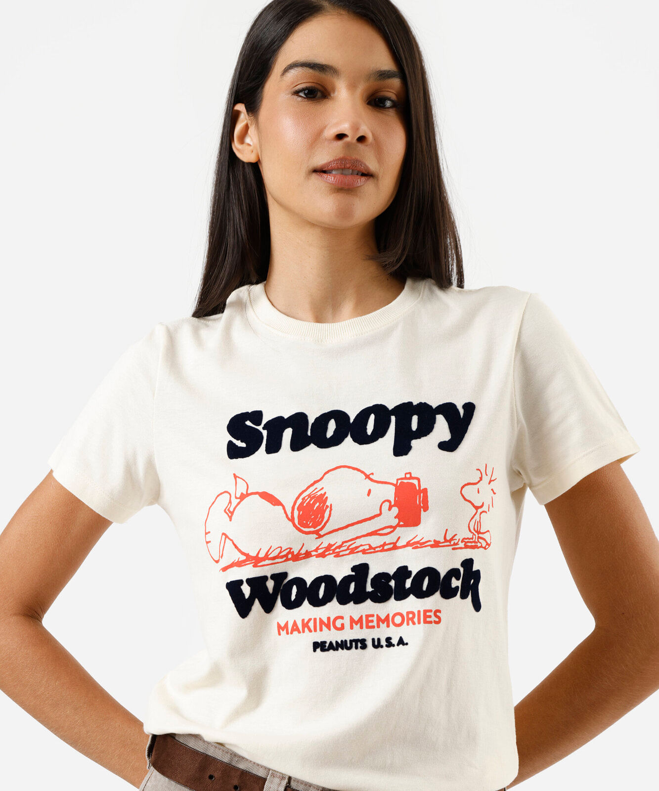 camiseta feminina de algodão manga curta snoopy bege