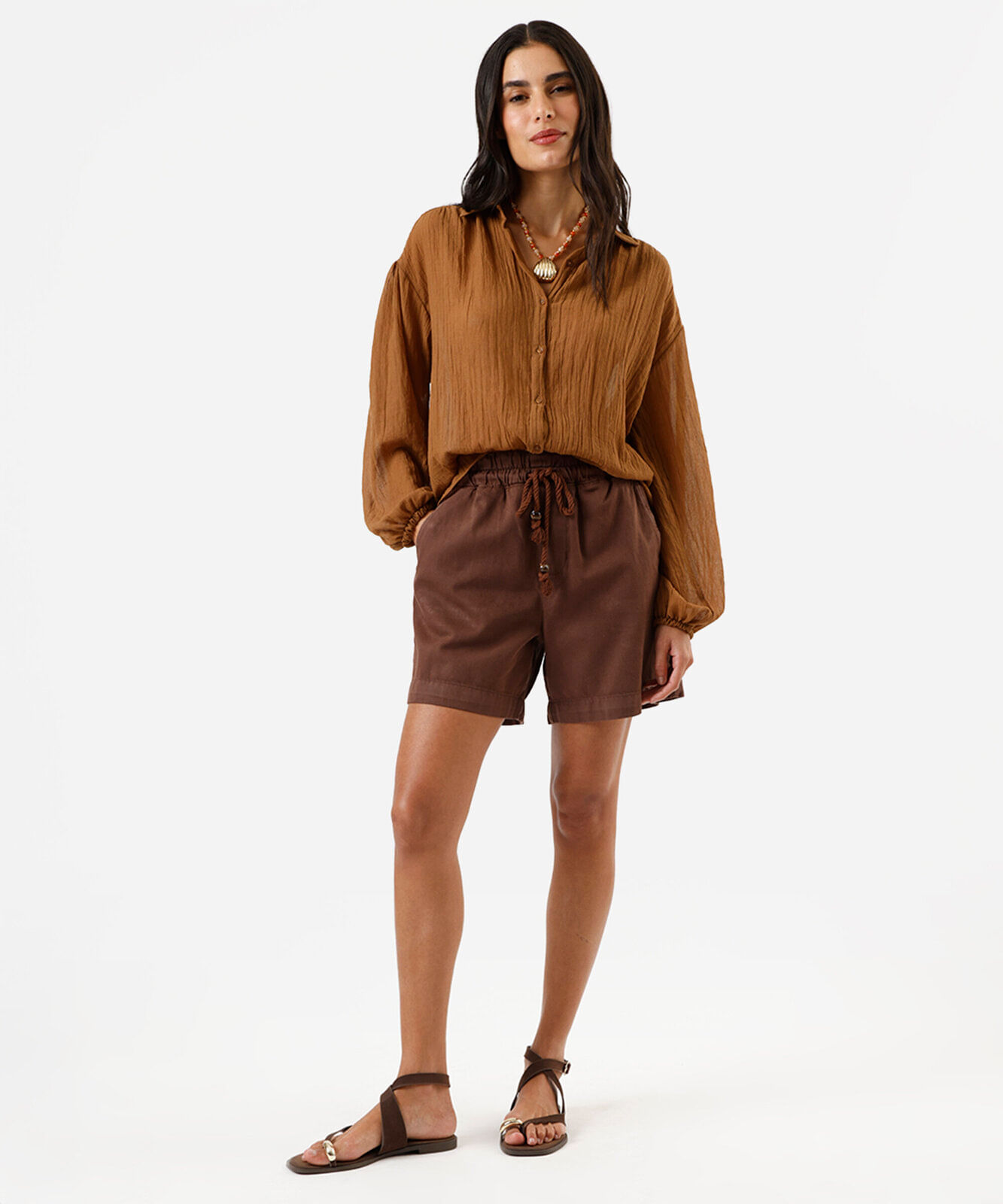short clochard feminino de sarja com cordão marrom
