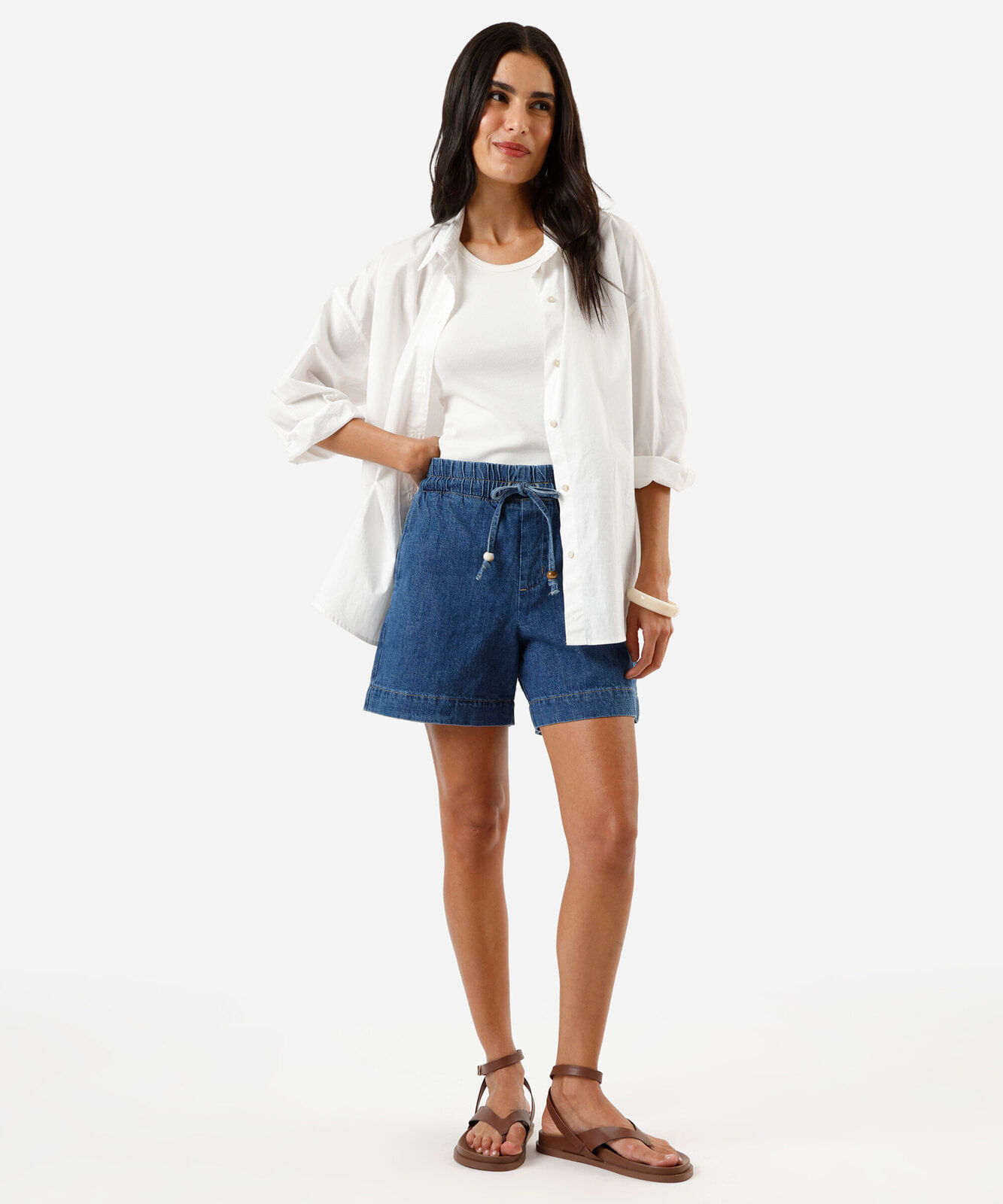 short clochard feminino jeans com cordão azul