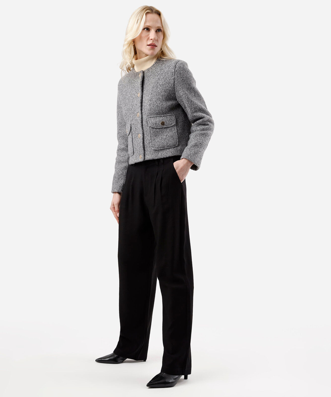 calça de alfaiataria feminina com viscose pregas preta