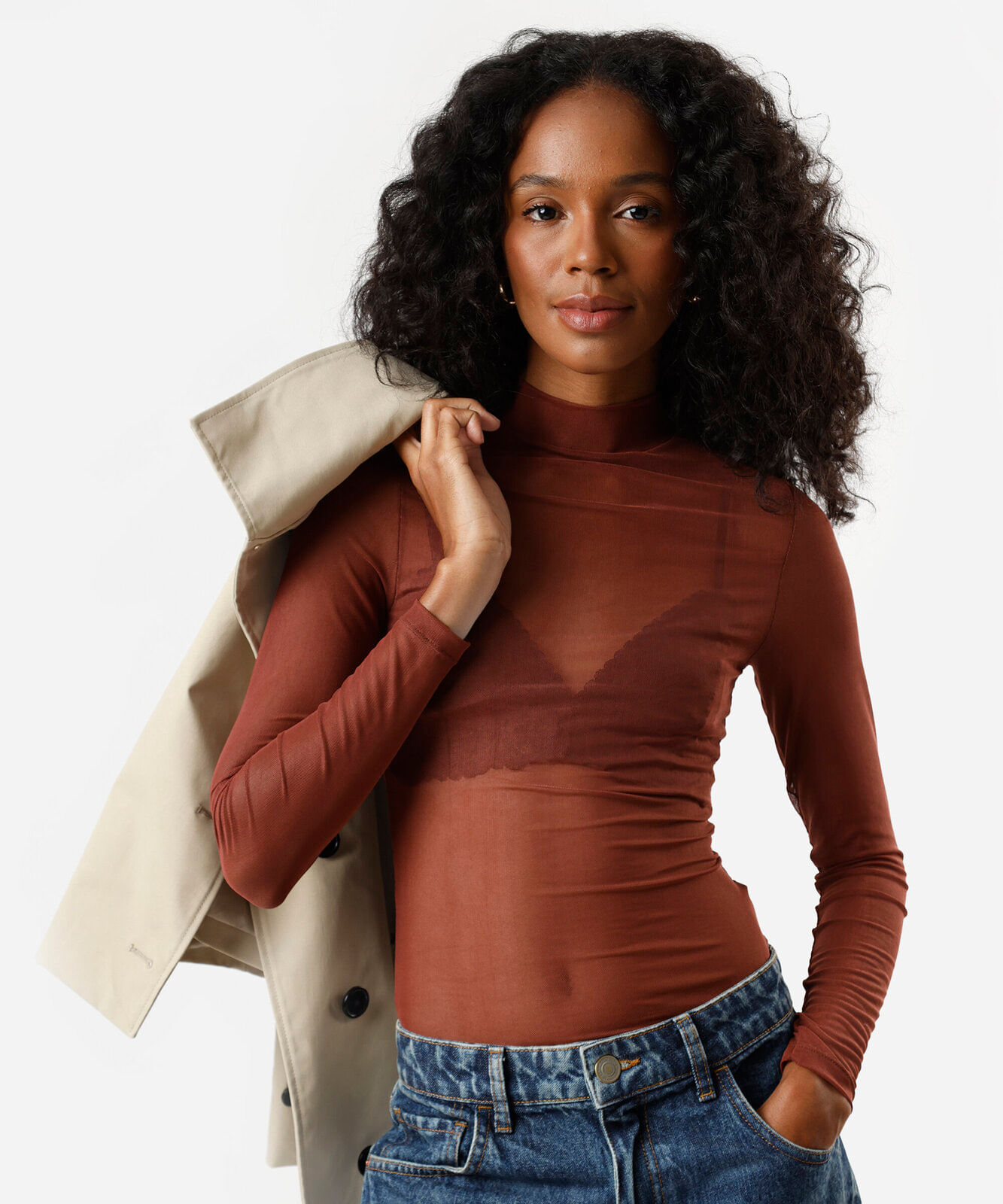 blusa de tule gola alta manga longa marrom