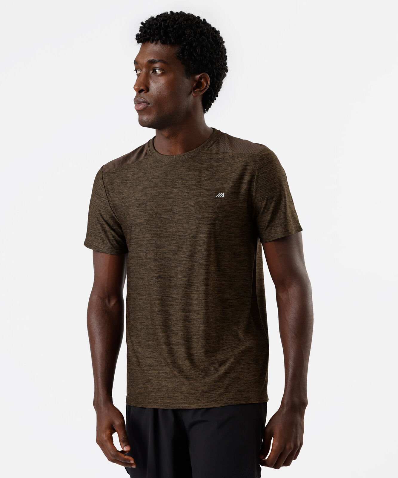 camiseta masculina esportiva com recorte marrom