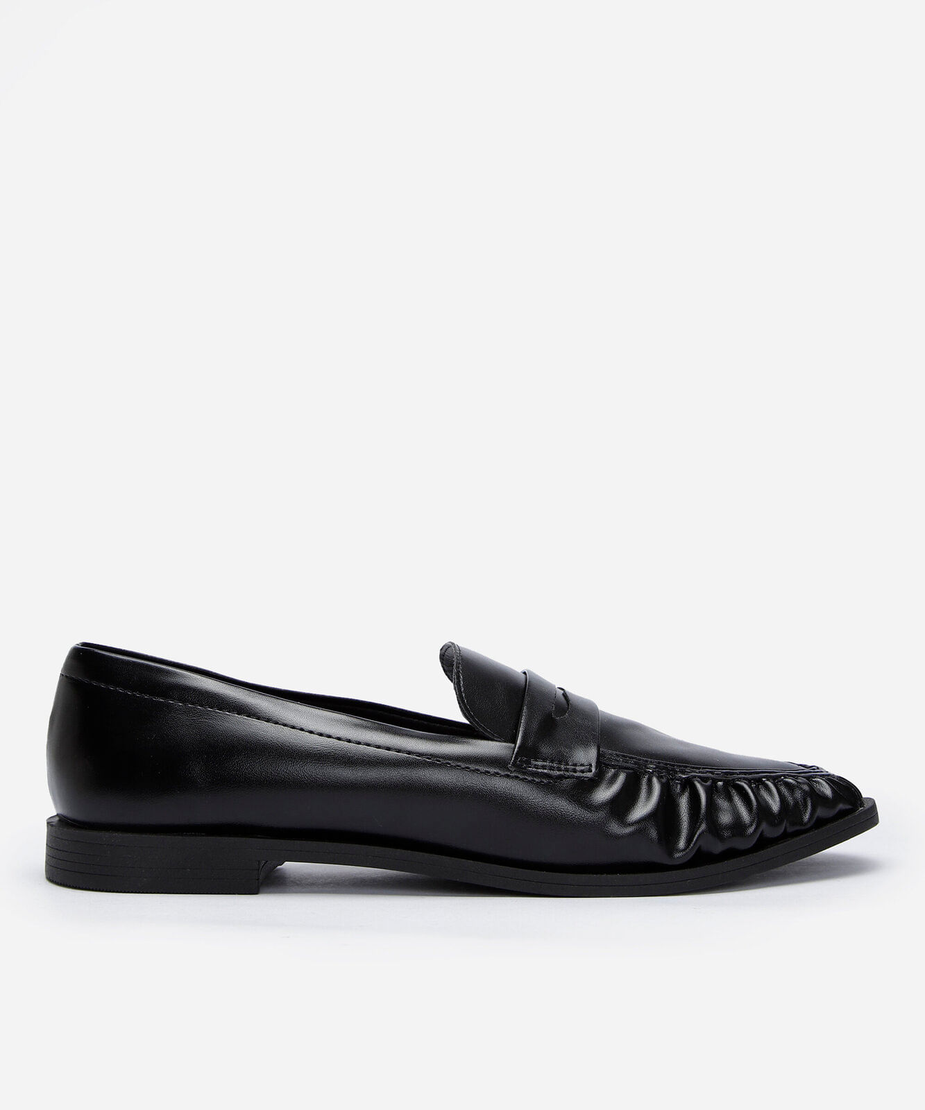 mocassim bico redondo franzido preto