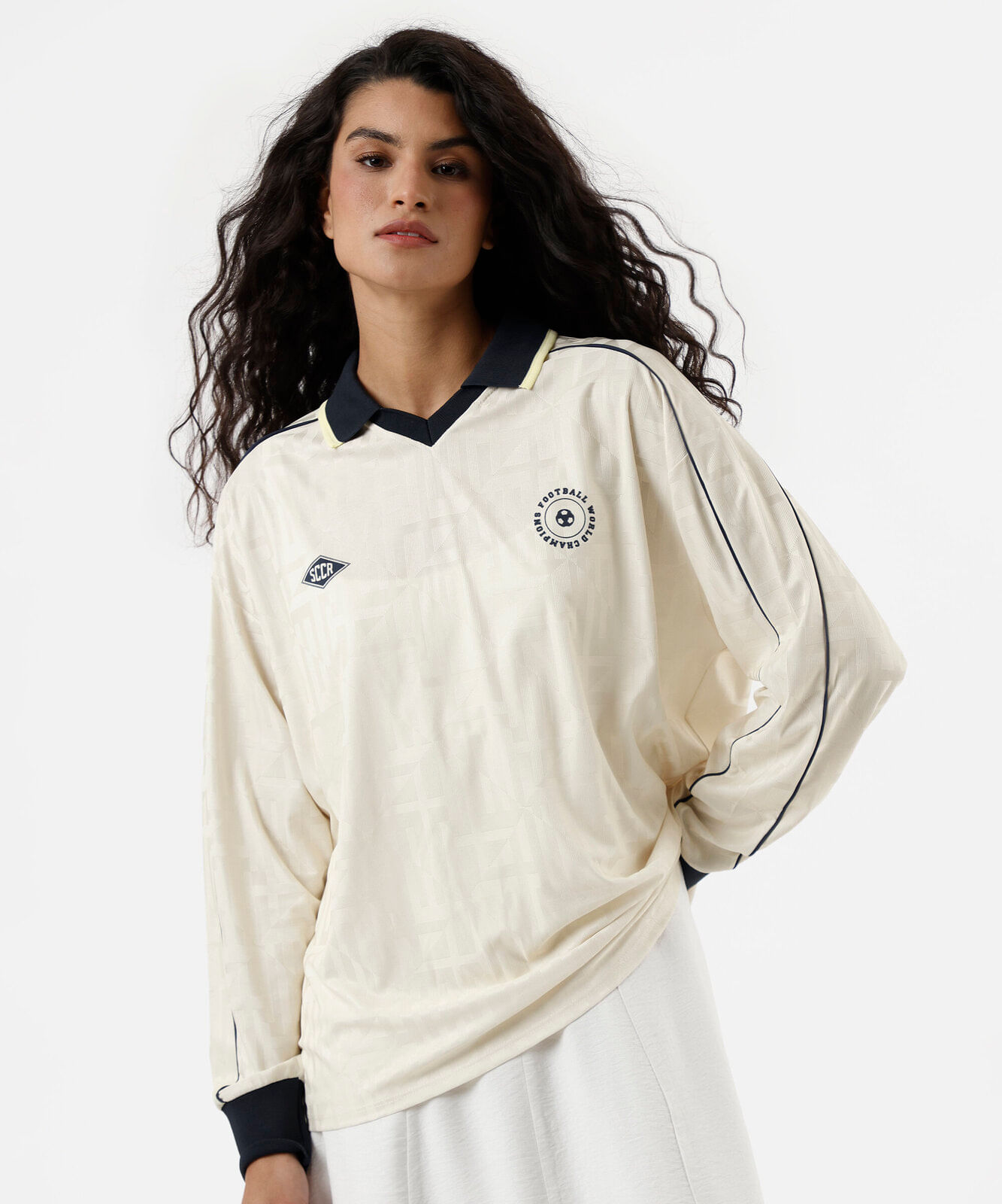 camiseta esportiva feminina manga longa com gola e nervuras amarela
