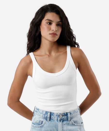 regata básica feminina canelada off white PP