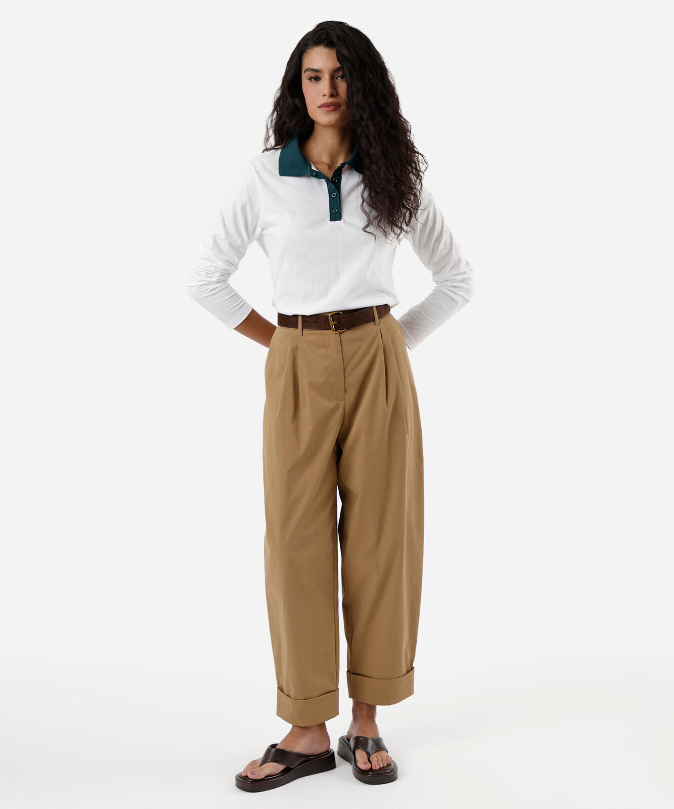 calça barrel feminina com pregas bege