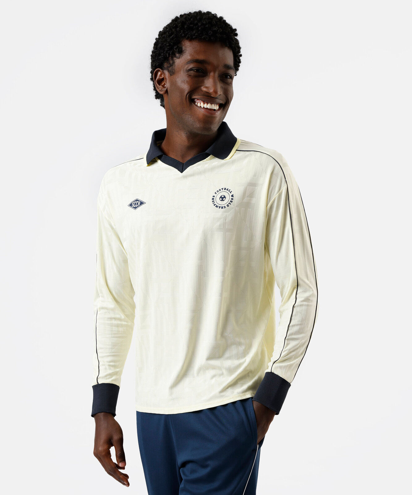camiseta esportiva masculina manga longa com gola e nervuras amarela