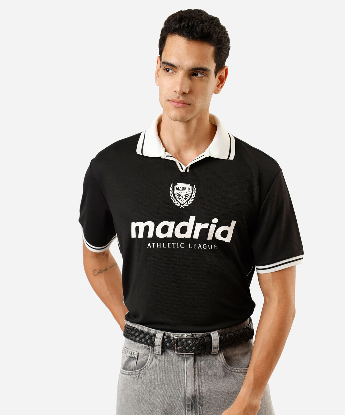 camiseta masculina com gola manga curta estampada preta