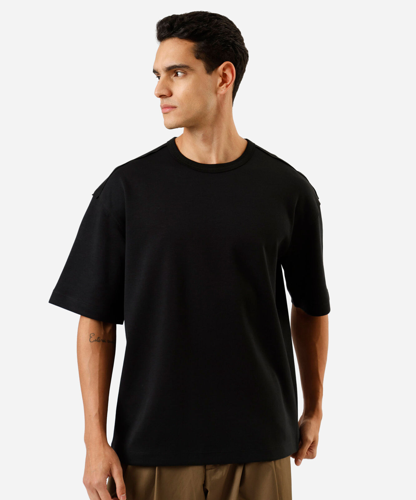 camiseta masculina oversized com algodão preta