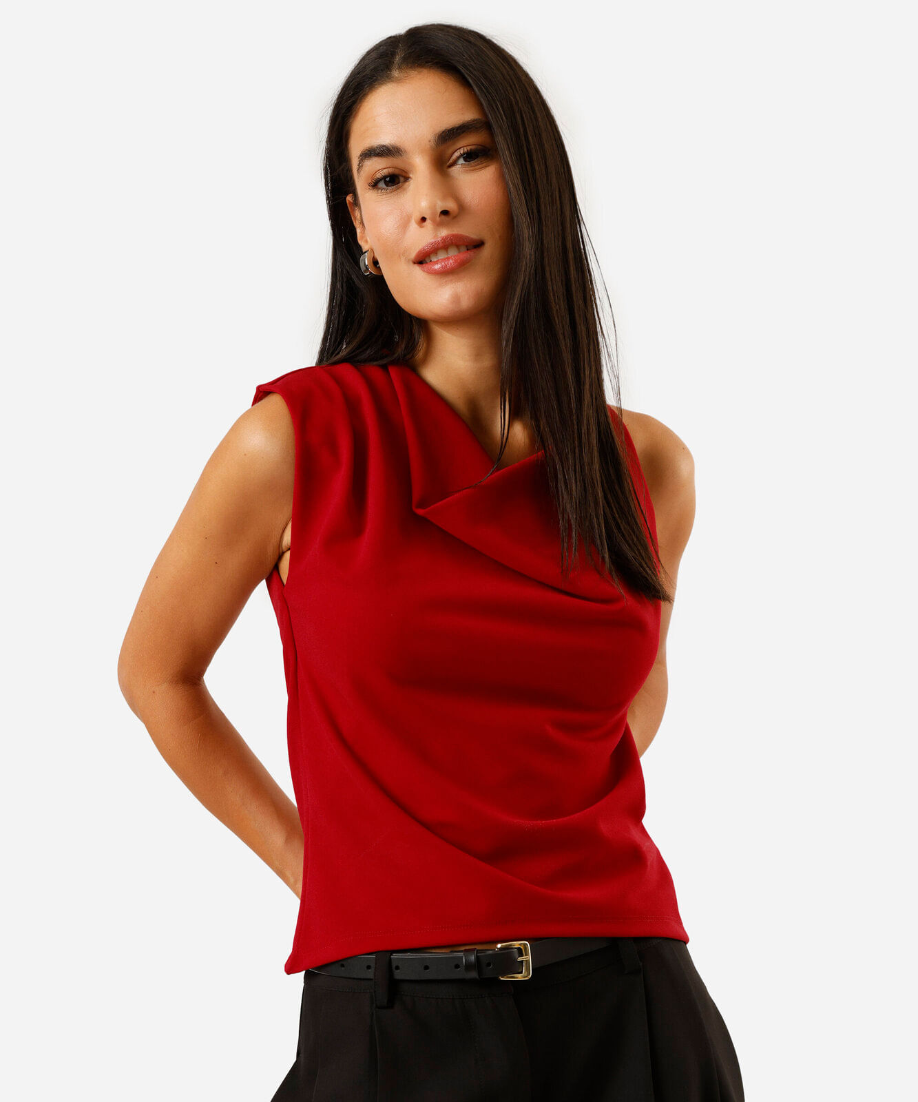 regata feminina com decote assimétrico vermelho