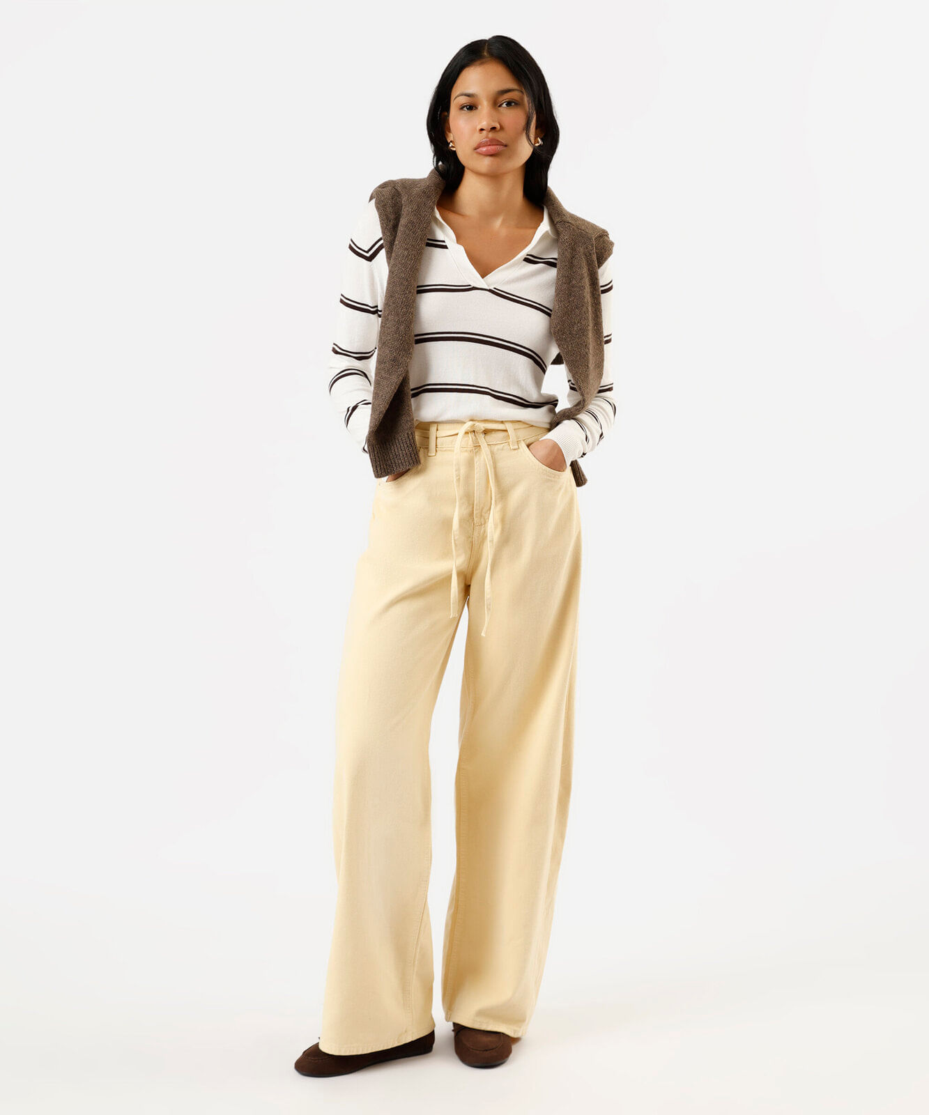 calça reta feminina de sarja oversized amarela
