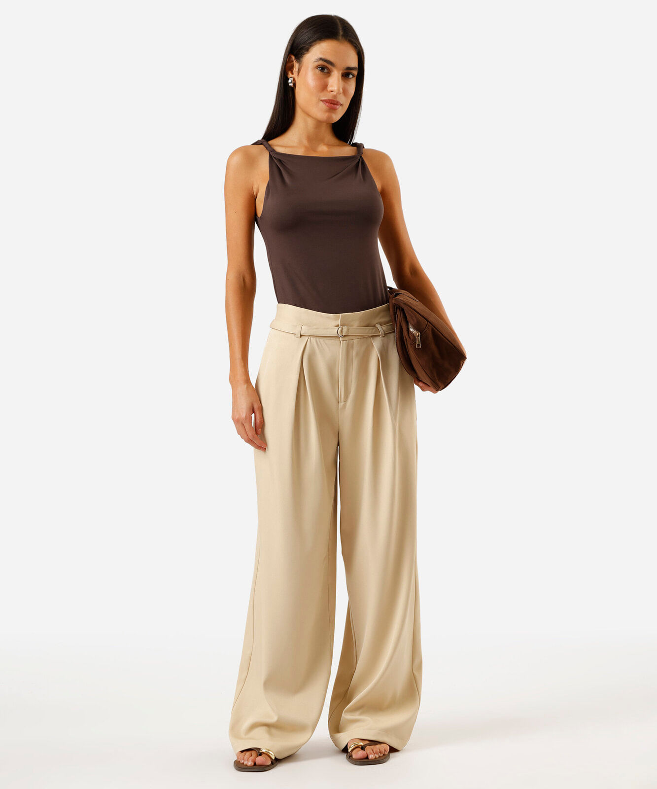 calça wide leg feminina com pregas e cinto bege