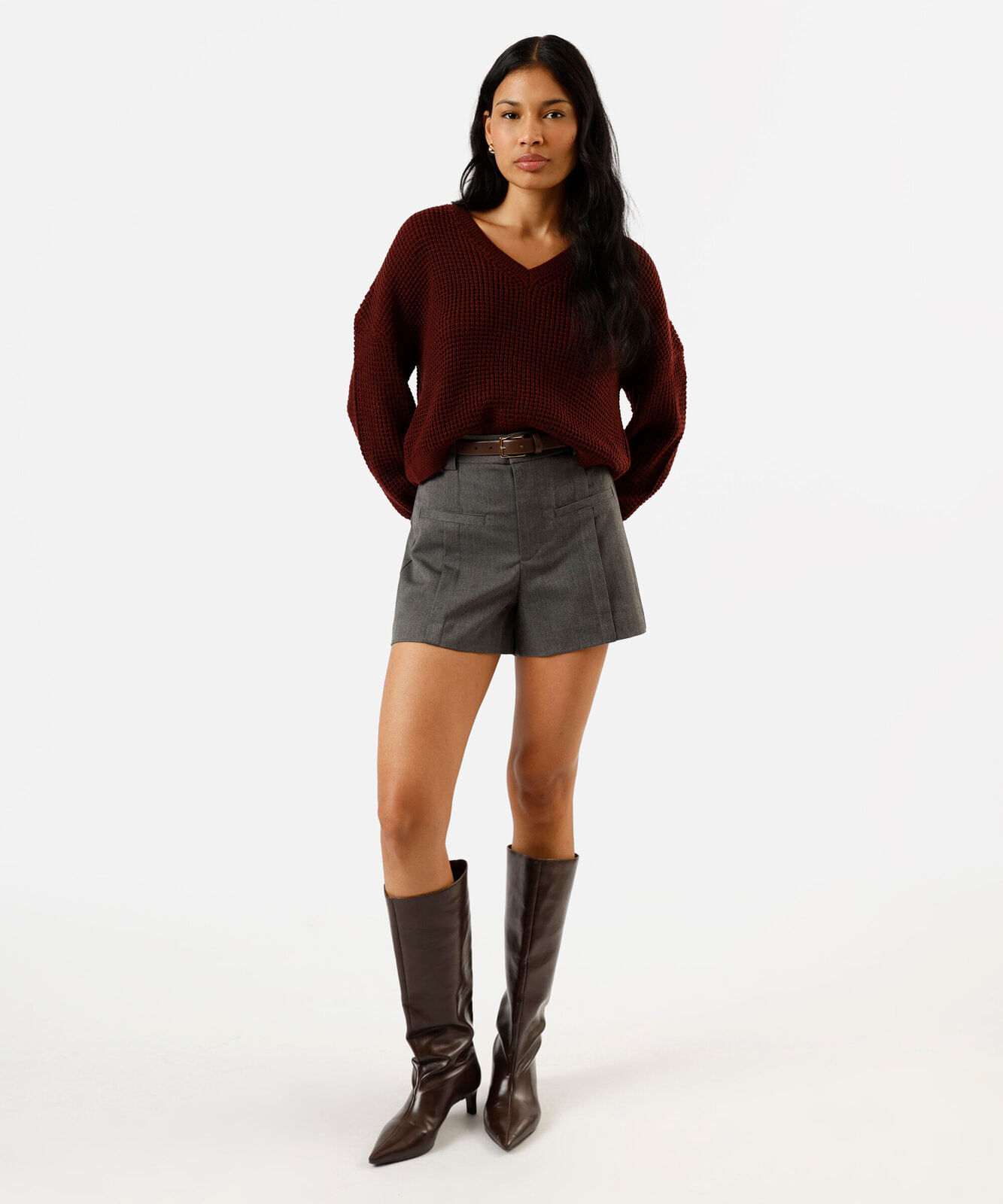 short de alfaiataria feminino com pregas e bolso cinza