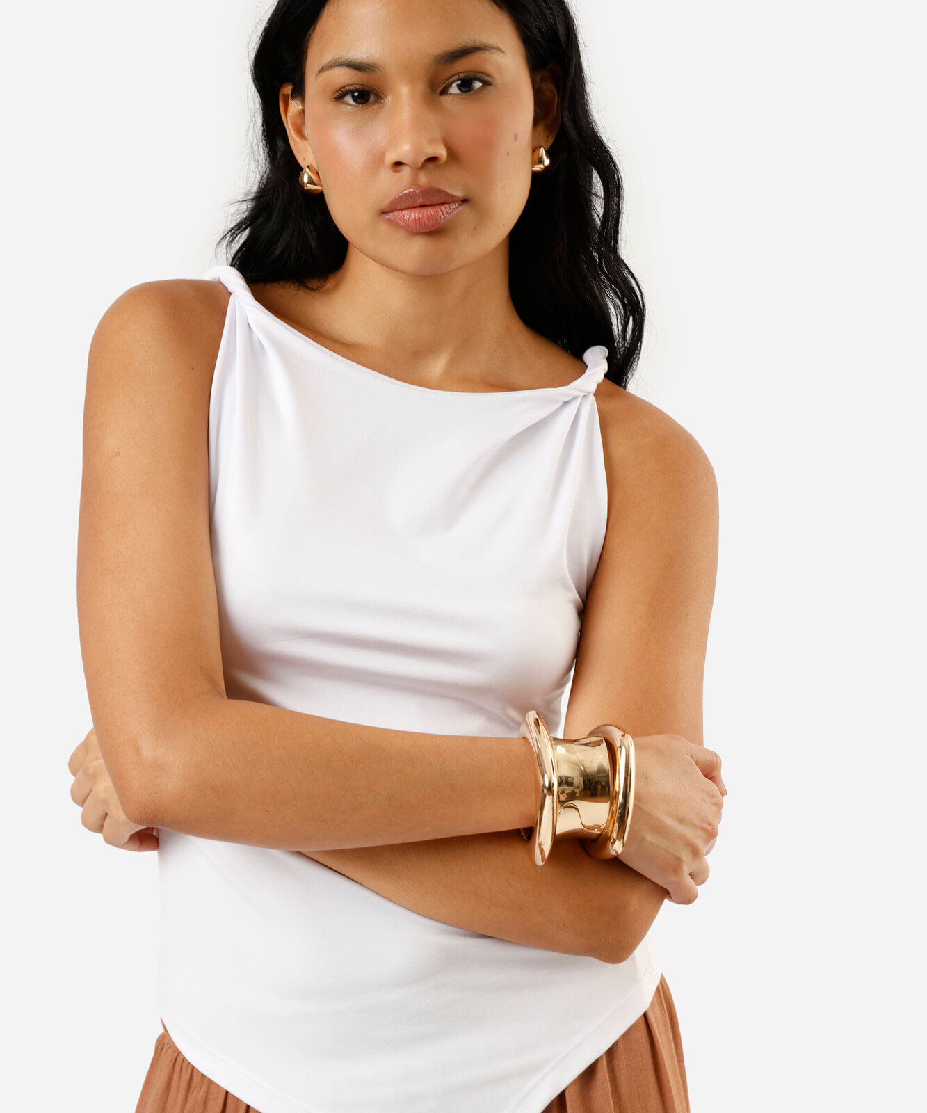 regata feminina assimétrica com alças torcidas off white