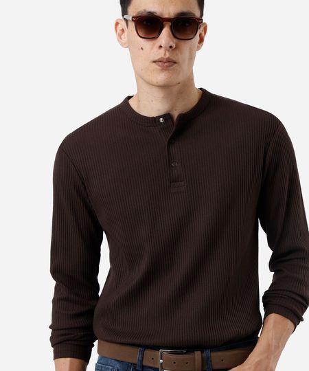 camiseta masculina canelada marrom PP