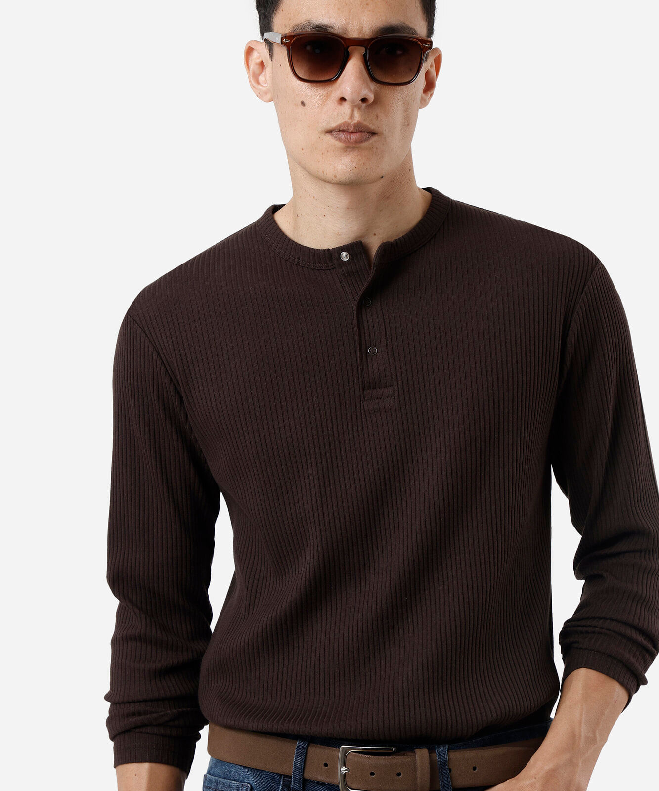 camiseta masculina canelada marrom