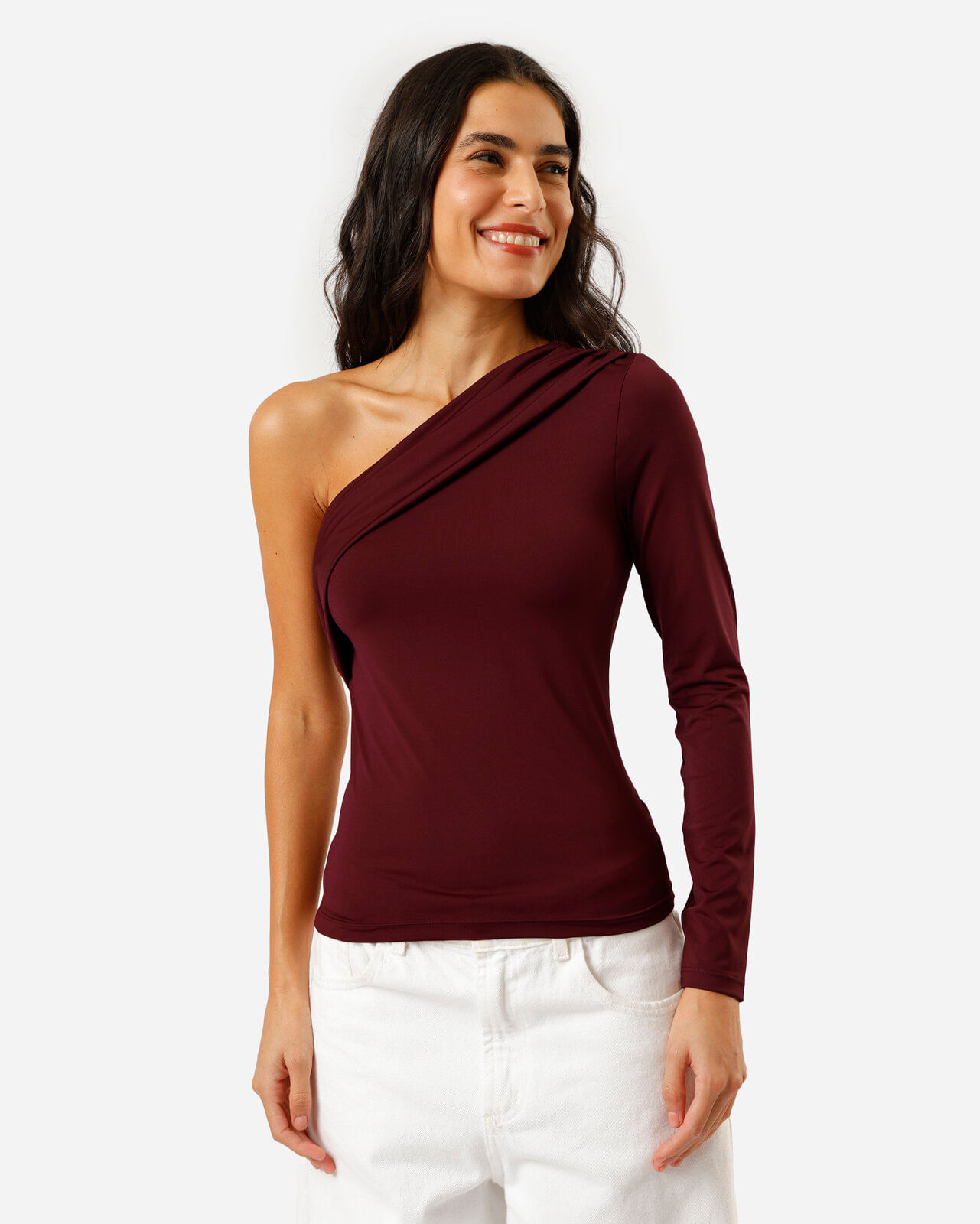 blusa ombro único feminina franzida vinho