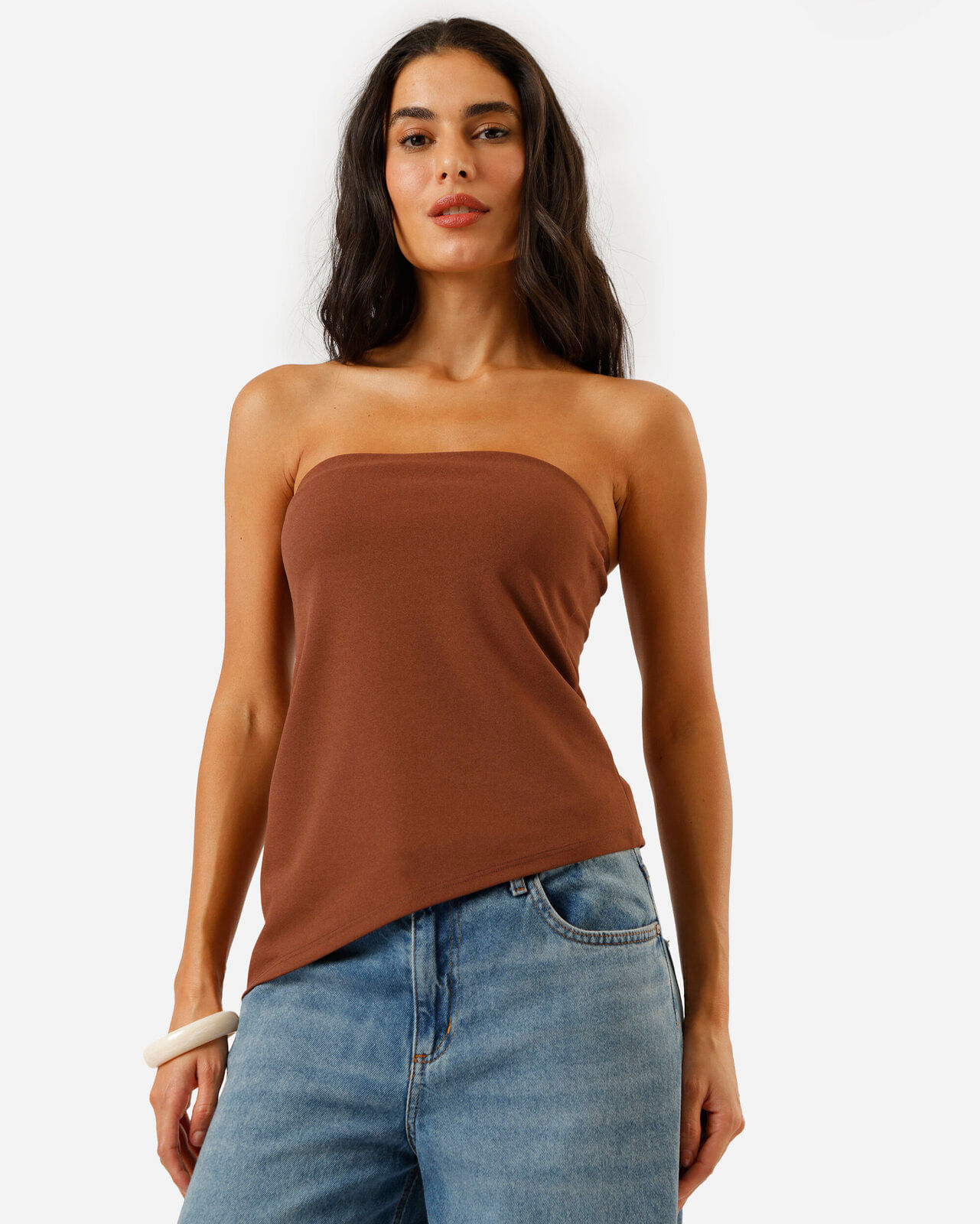 blusa sem alça feminina assimétrica marrom