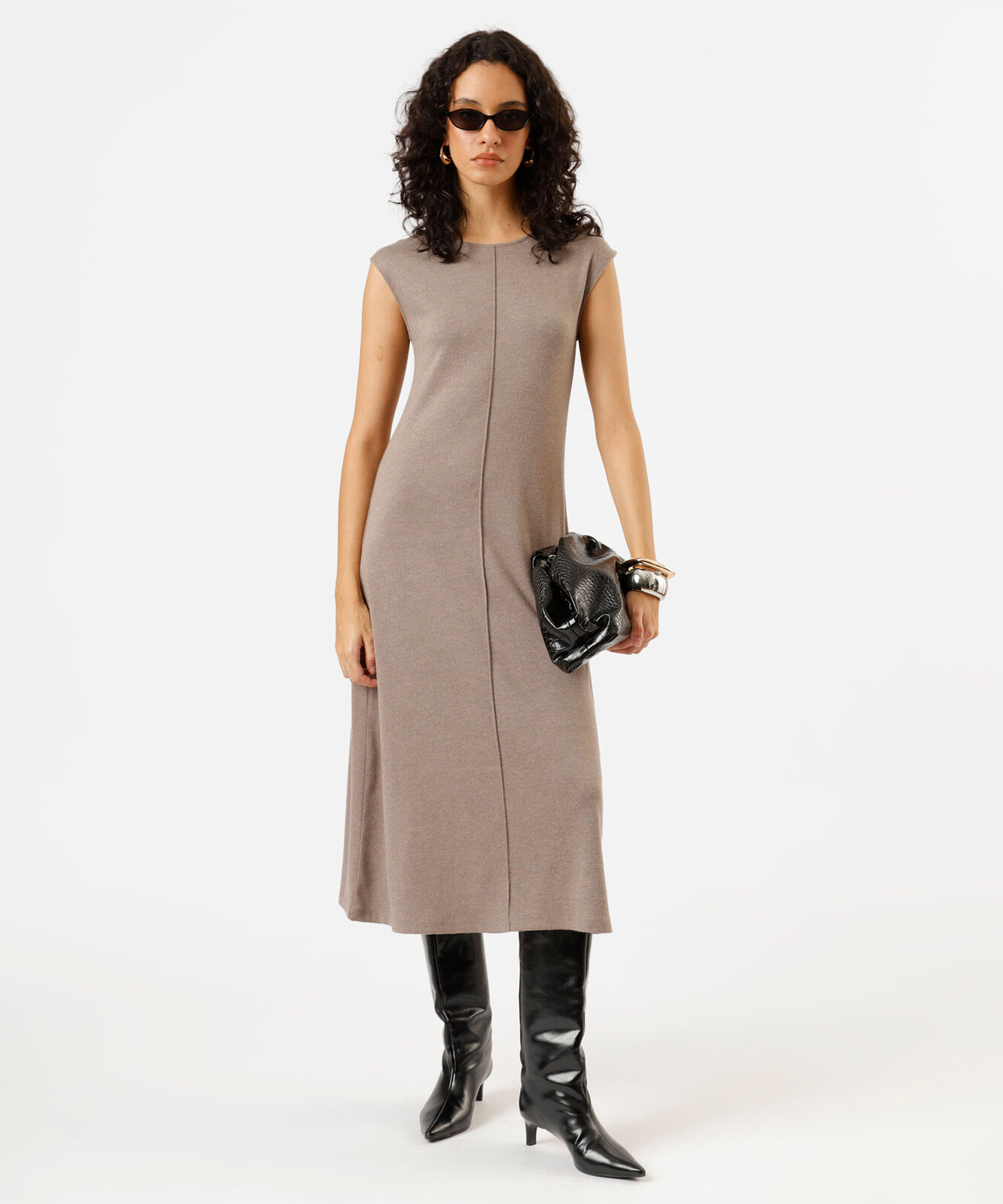 vestido midi feminino de tricot com nervura marrom