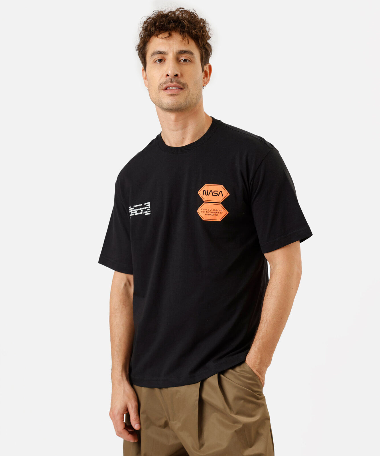 camiseta masculina de algodão manga curta nasa preta