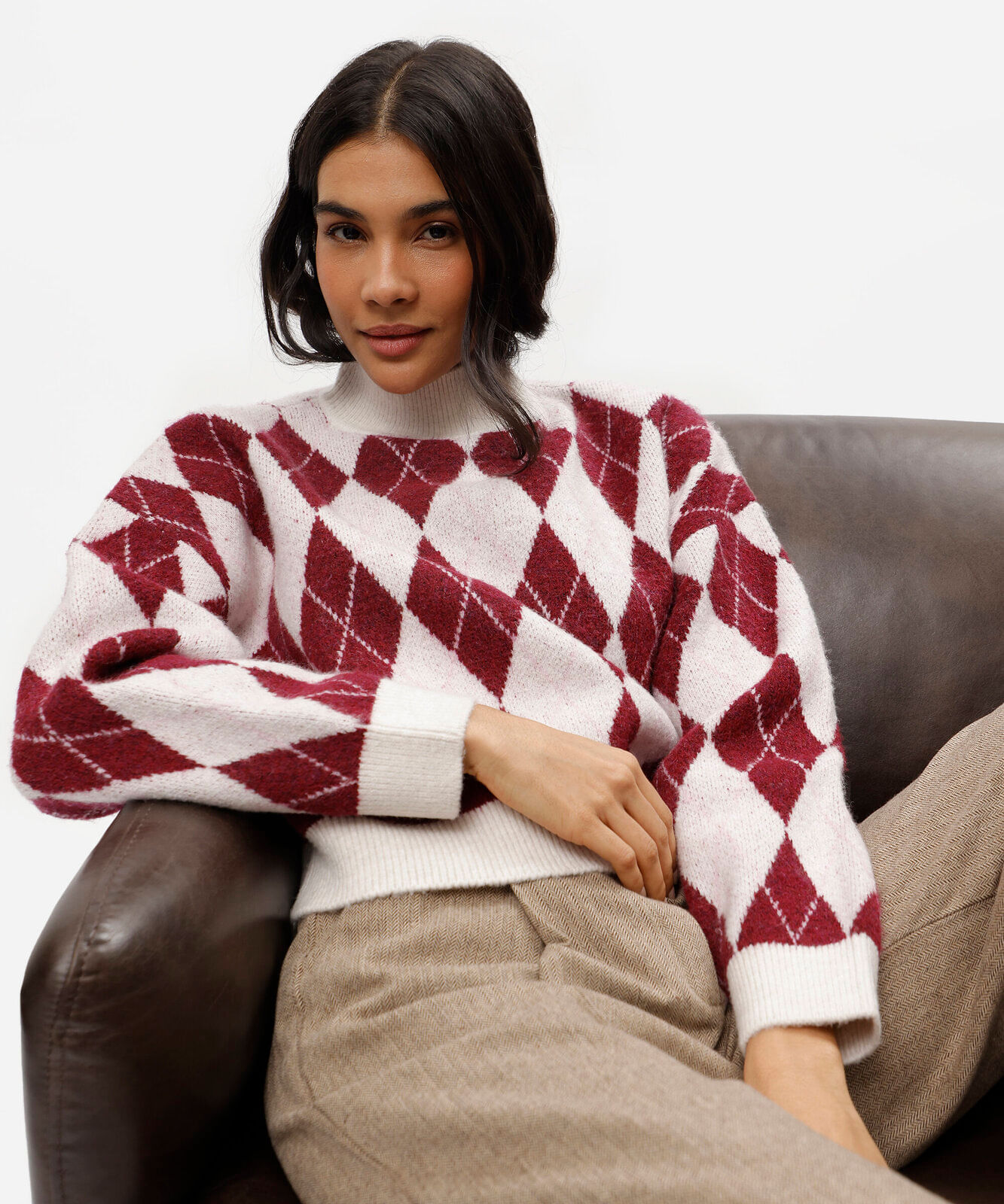 suéter oversized feminino de tricot gola alta xadrez argyle vinho