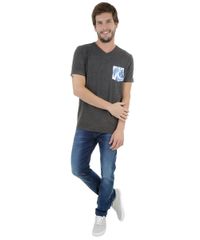 Camiseta-com-Bolso-Estampado-Cinza-8176212-Cinza_3