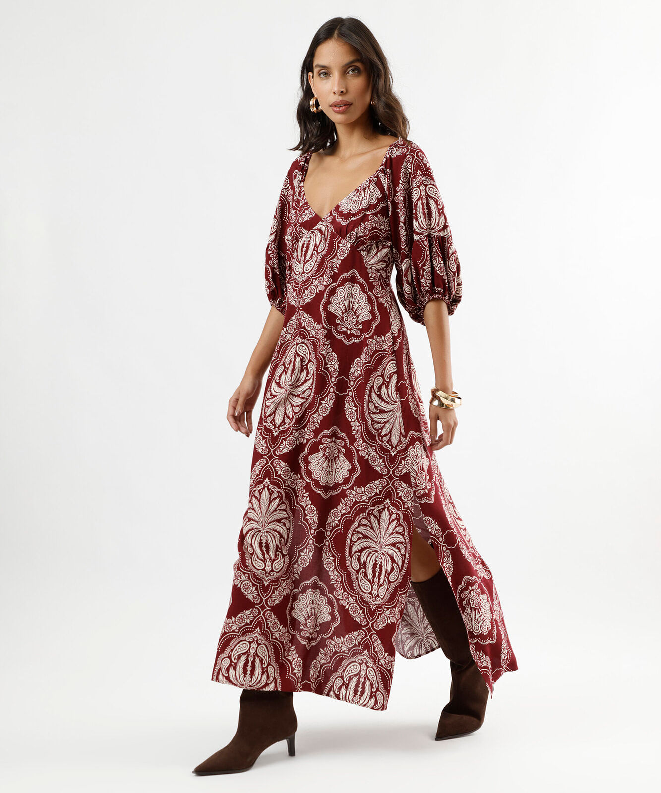 vestido midi de viscose manga bufante arabescos vinho