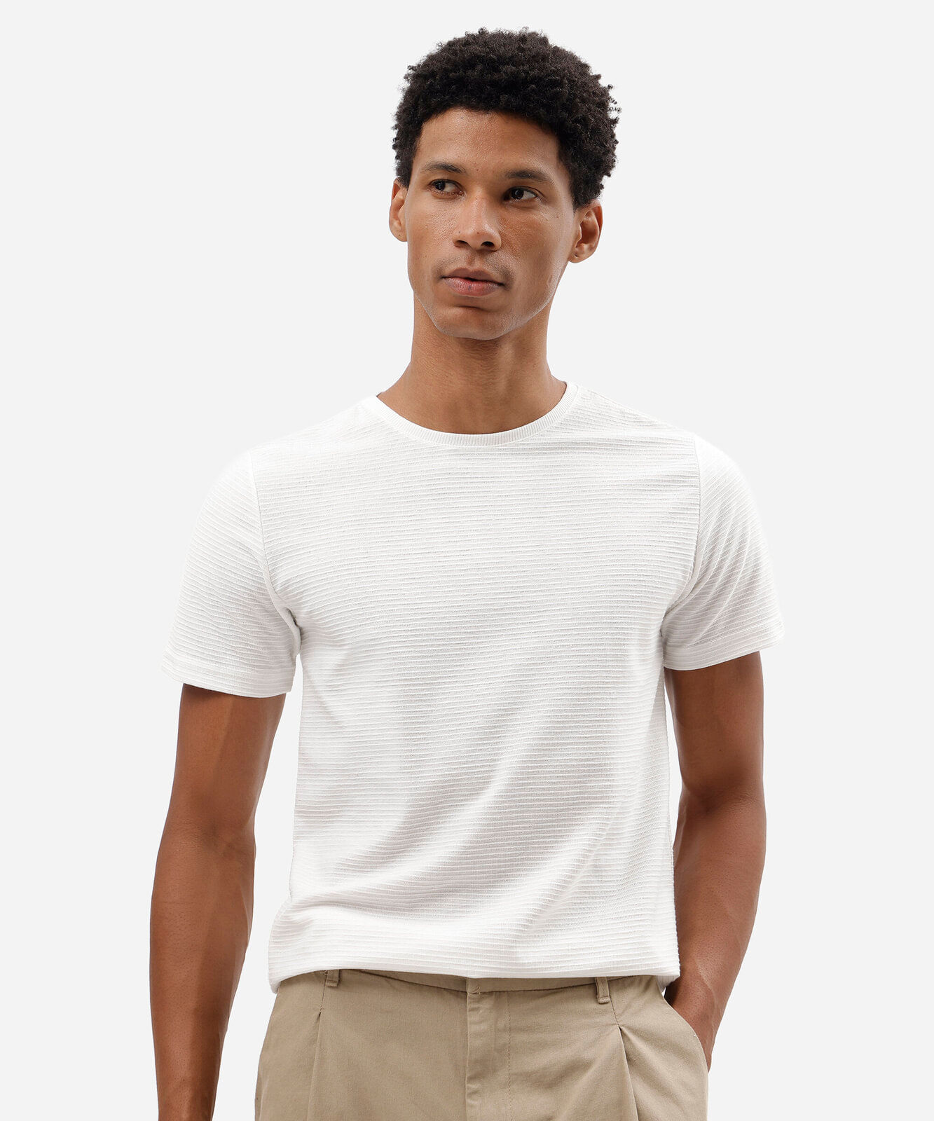 camiseta muscle fit masculina com algodão manga curta canelada off white