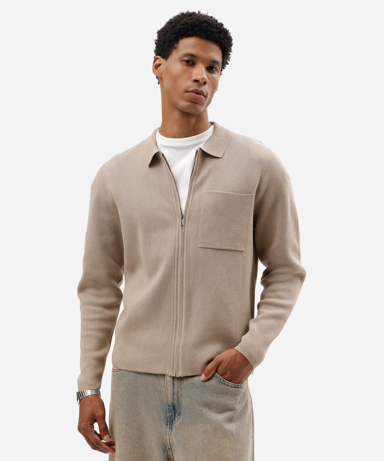 cardigan masculino de tricot com gola e zíper bege