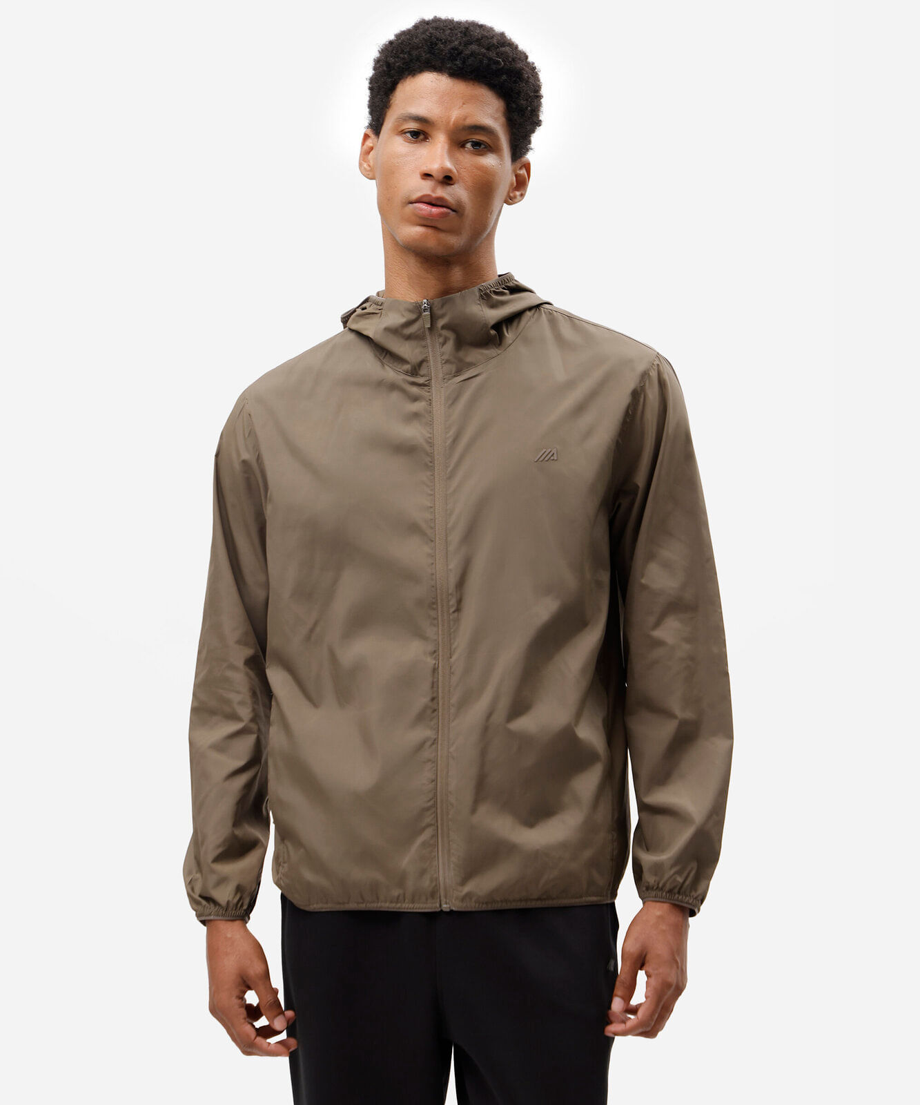 jaqueta esportiva masculina com capuz marrom