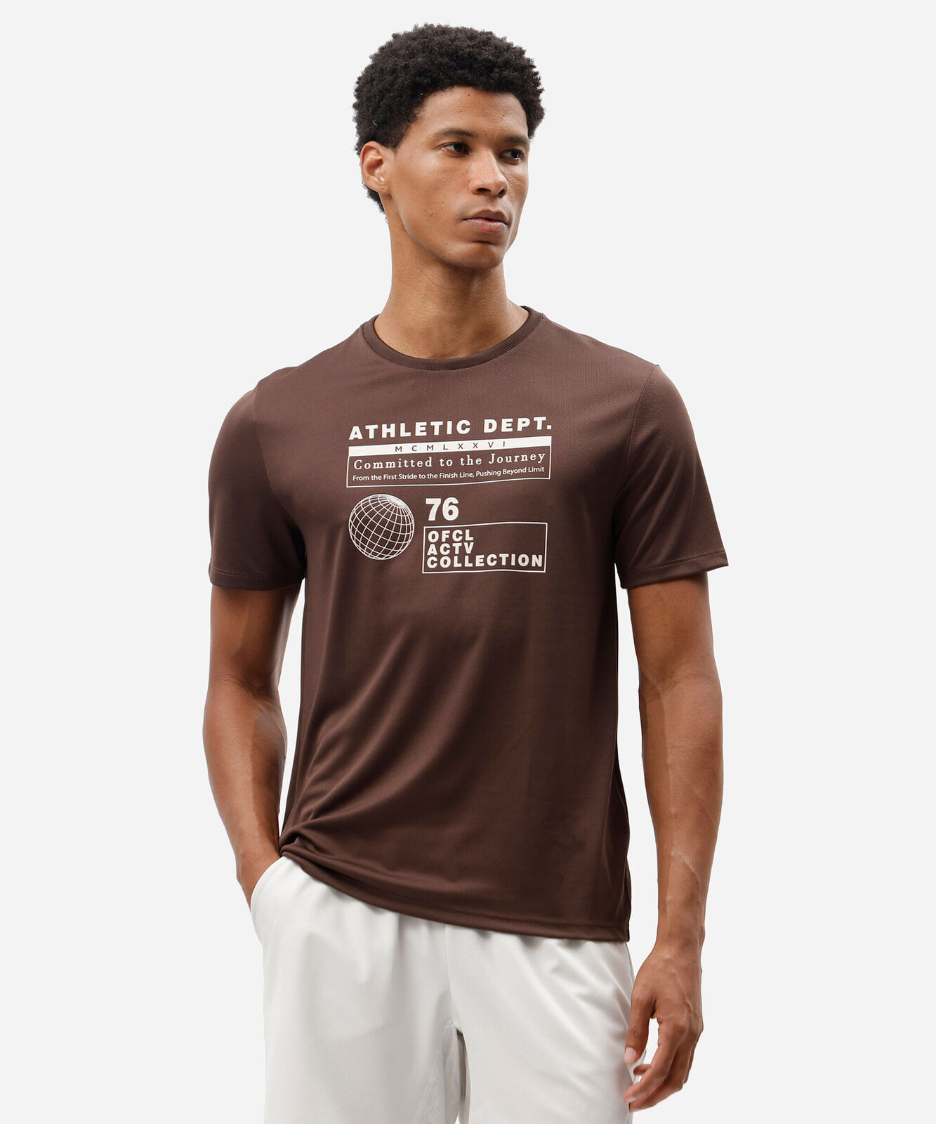 camiseta esportiva masculina manga curta estampada marrom