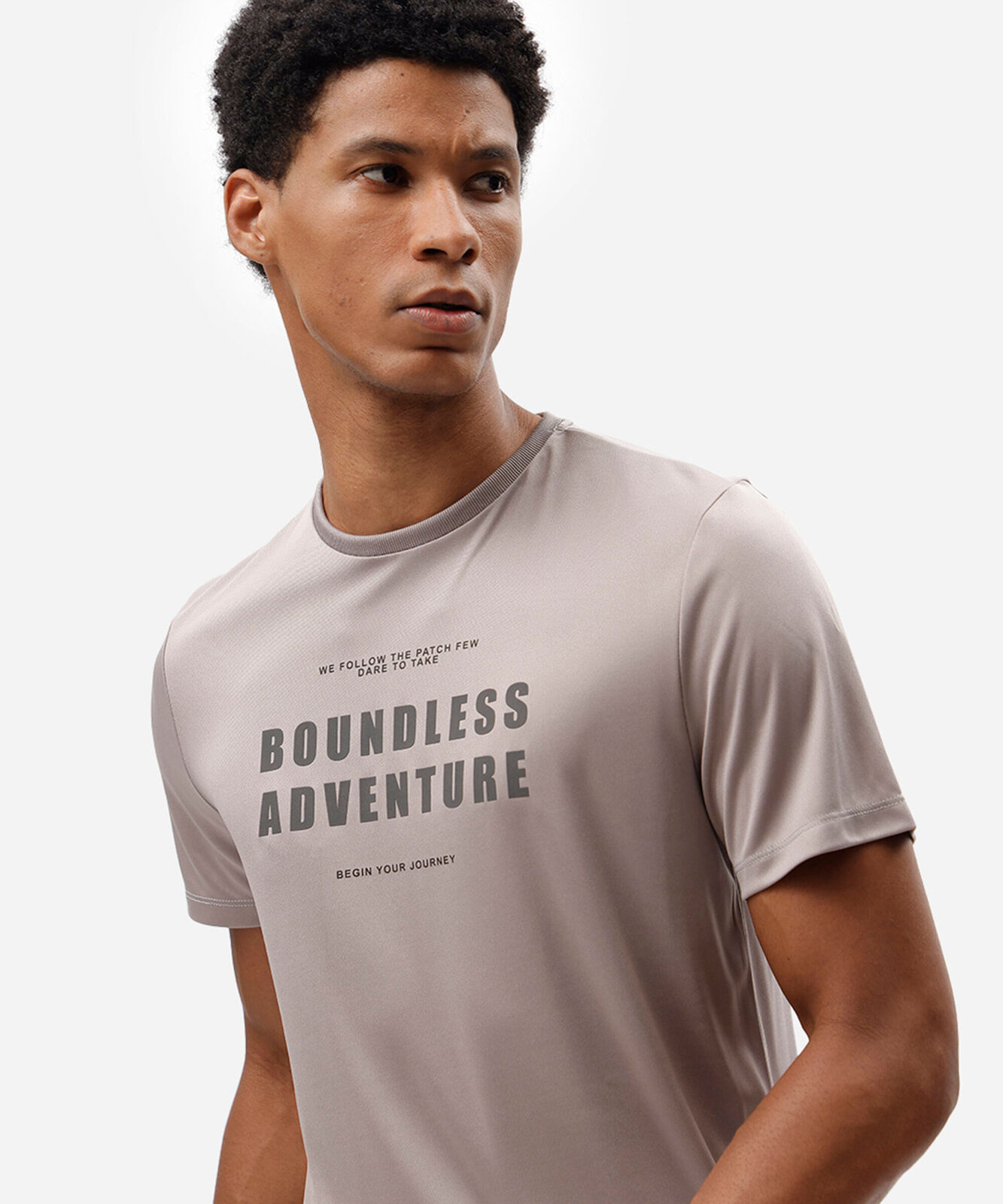 camiseta esportiva masculina manga curta estampada cinza