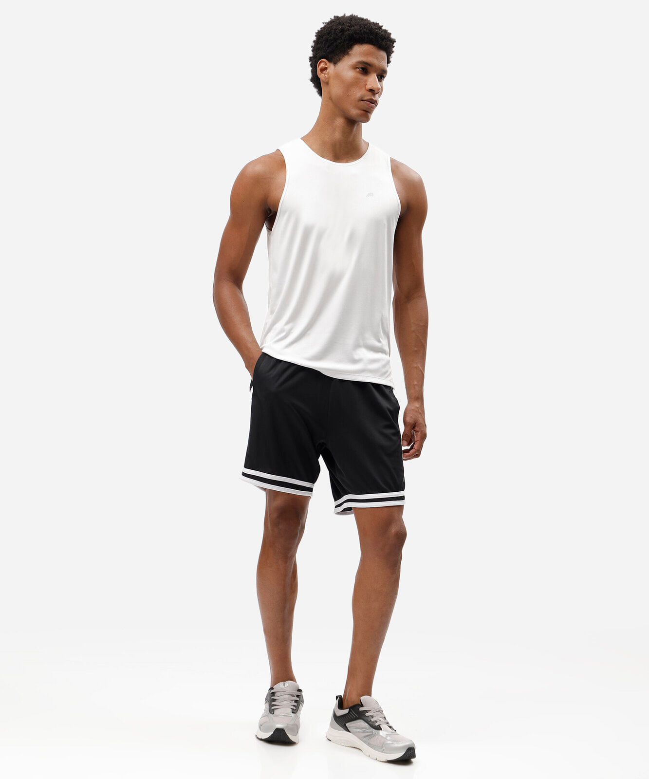 bermuda esportiva masculina com listras preta