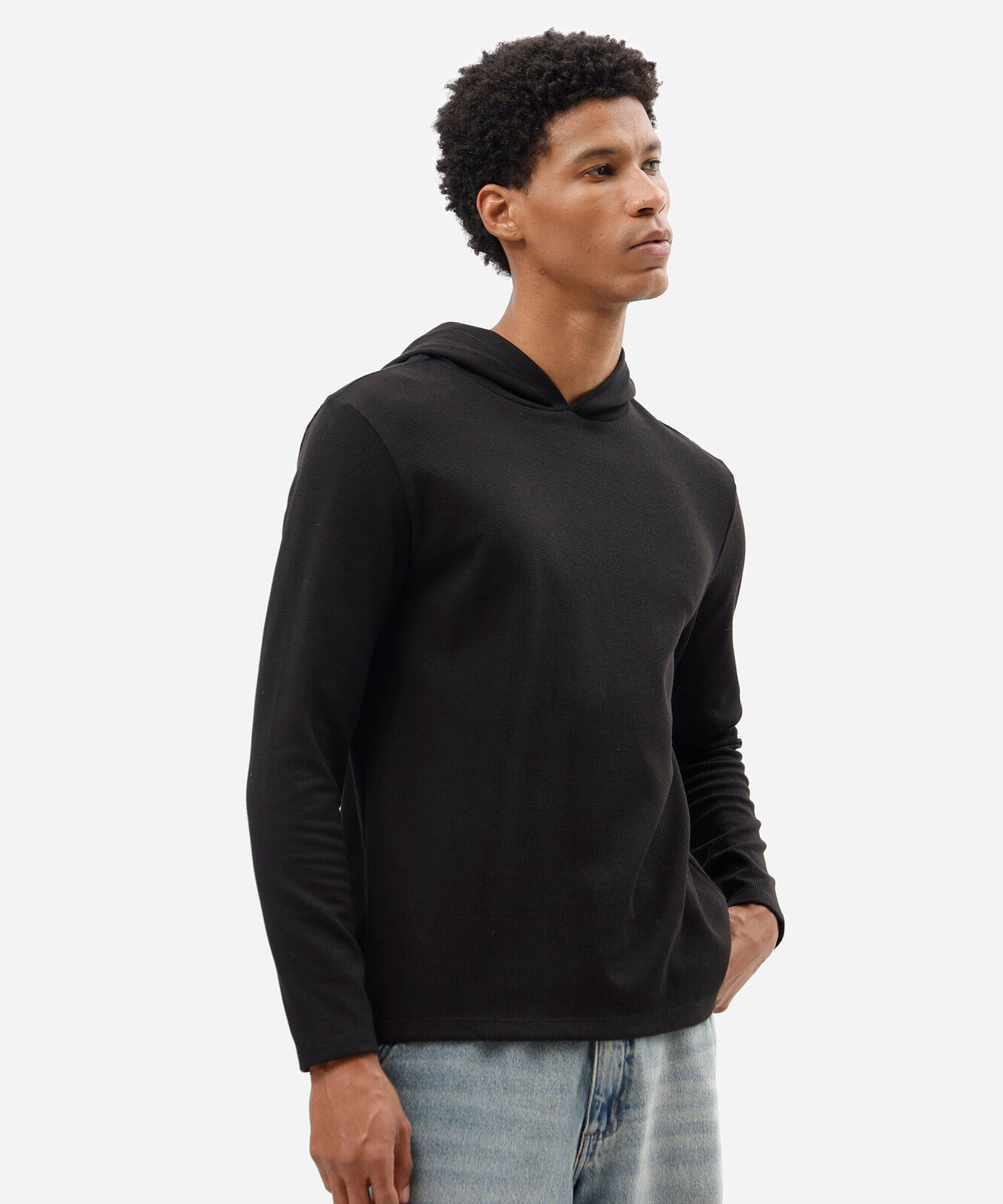 camiseta masculina manga longa com capuz preta