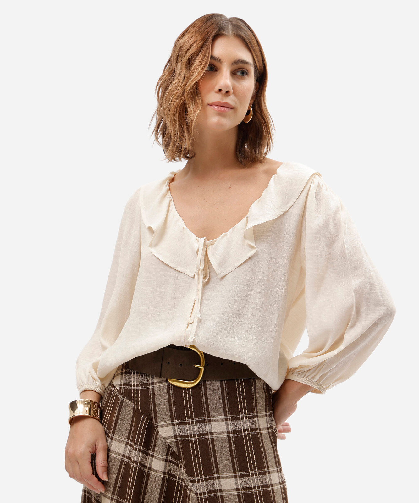 bata feminina decote v manga longa com babado bege