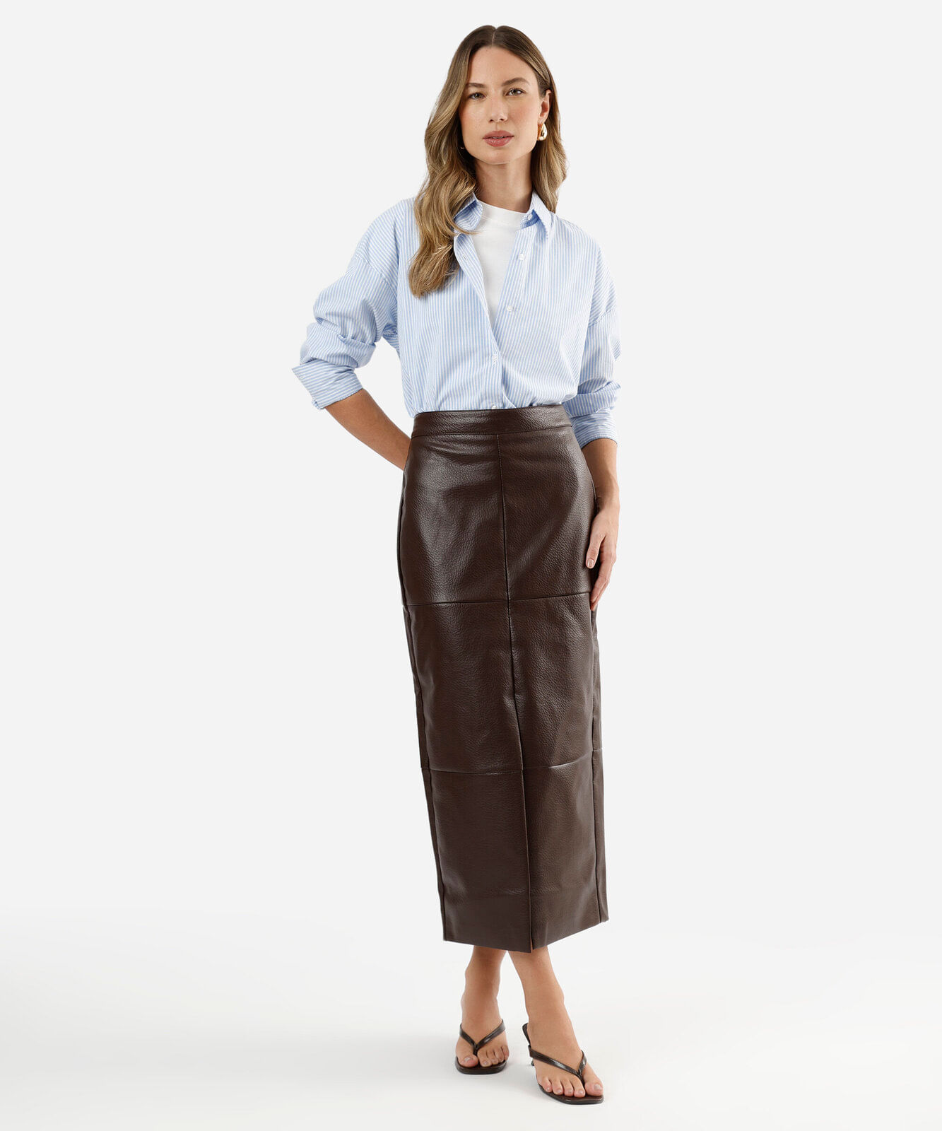 saia midi feminina de pu com recortes e fenda marrom