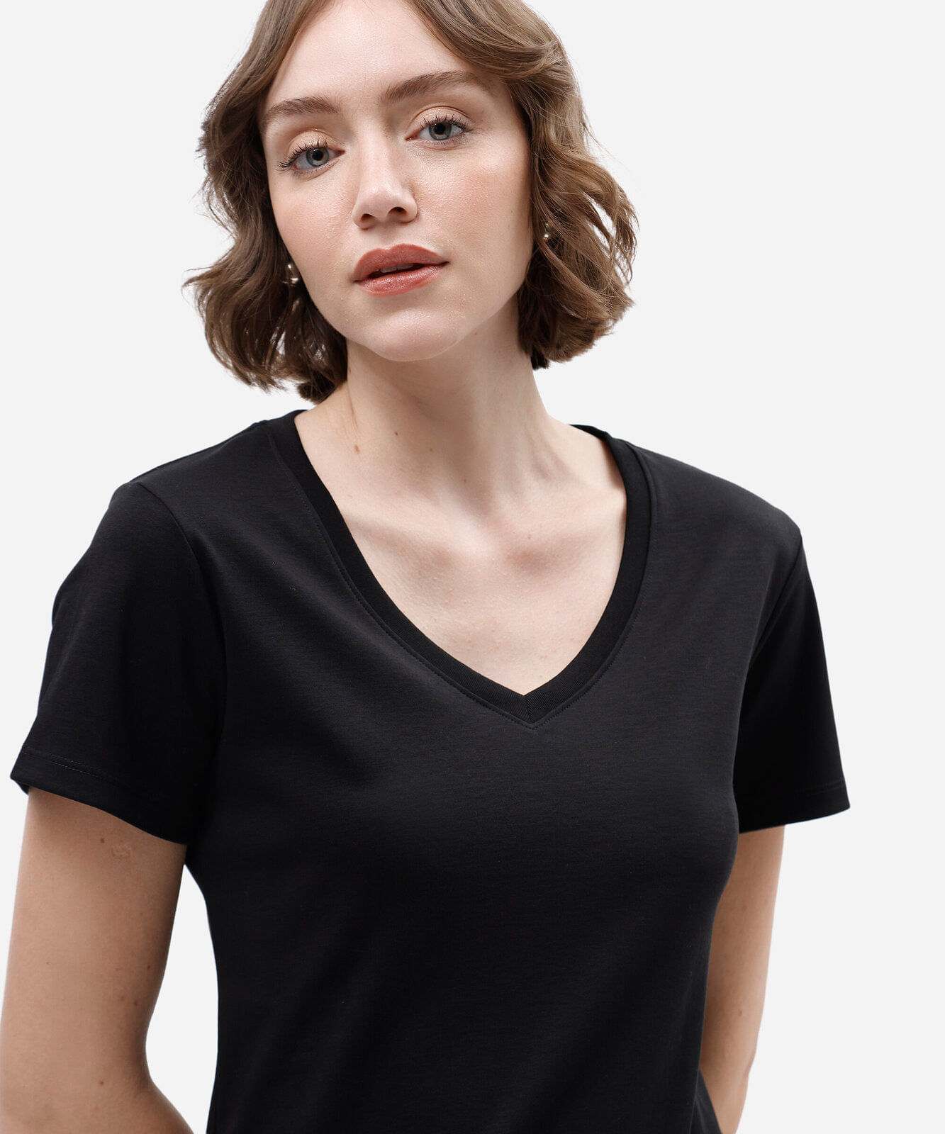 camiseta slim feminina de algodão peruano decote v manga curta preta