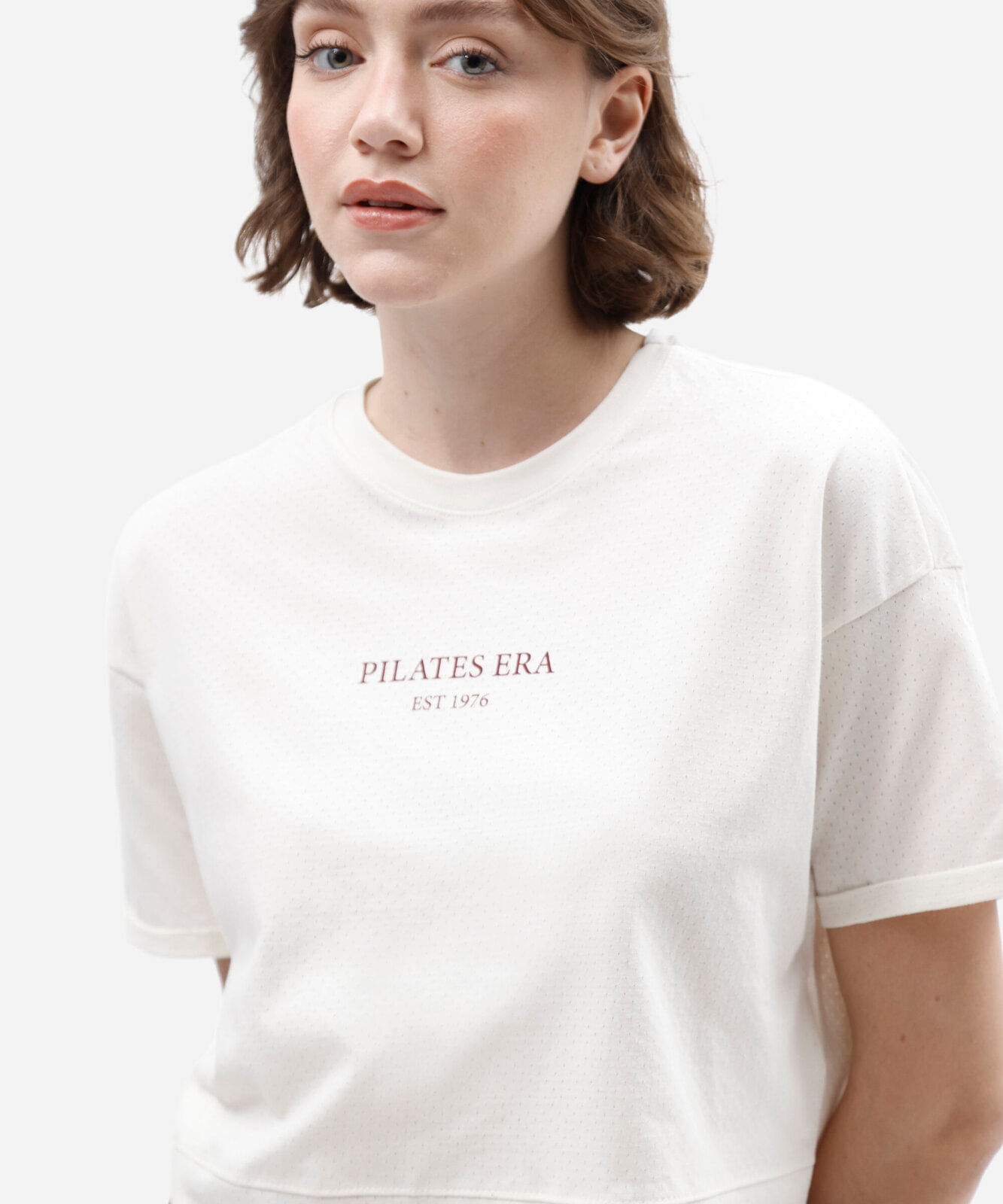 camiseta cropped esportiva feminina de algodão manga curta estampada off white